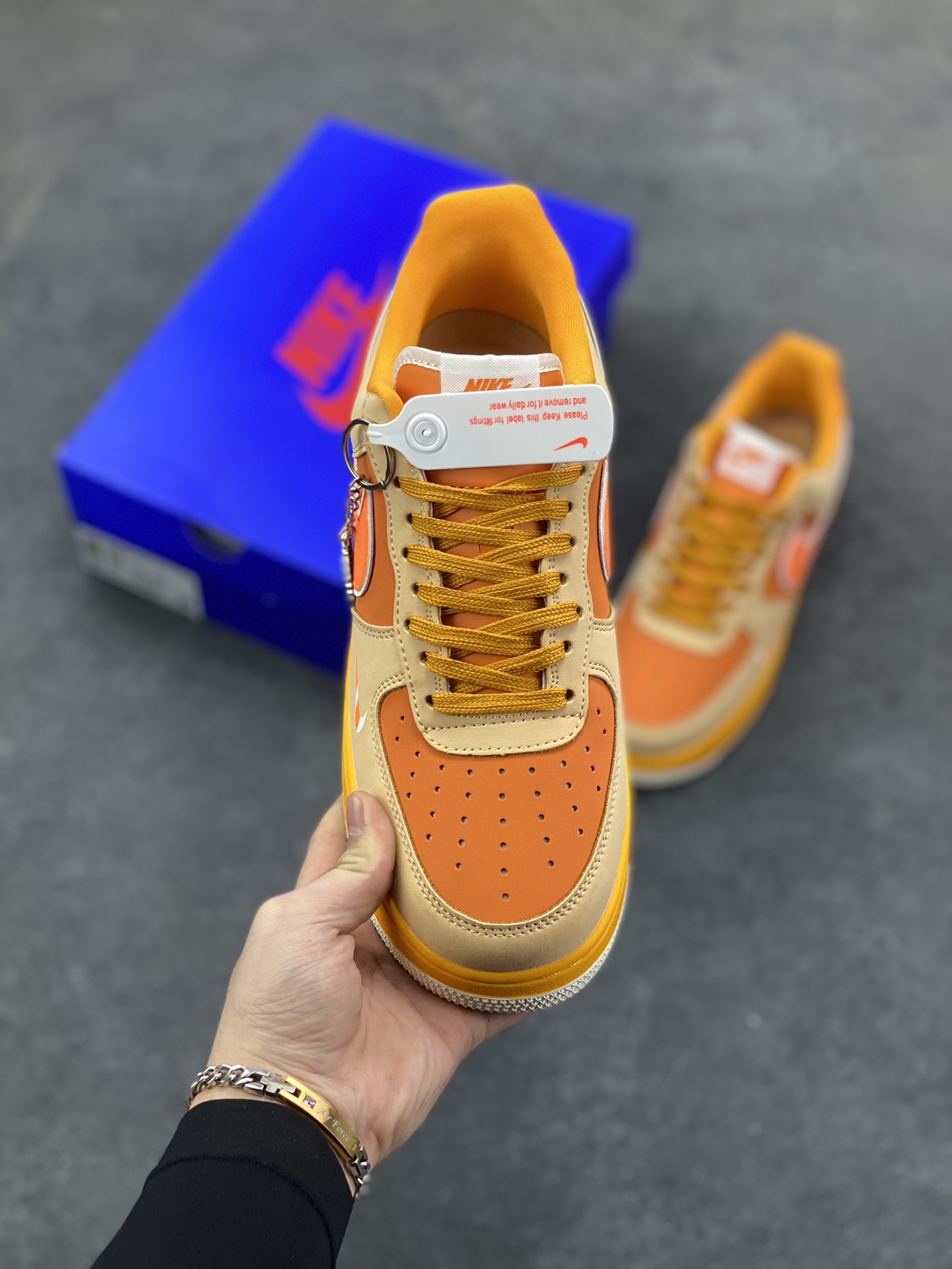 图片[2]-NIke Air Force 1 \’07 Low “巴黎世家联名——活力橙”空军一号 低帮 运动鞋 休闲鞋 折边针车 工艺难度大 原楦头原纸板 原装鞋盒 定制五金配件 内置全掌气垫 原厂鞋底 货号：SY1388-002 尺码：36 36.5 37.5 38 38.5 39 40 40.5 41 42 42.5 43 44 44.5 45-选品中心