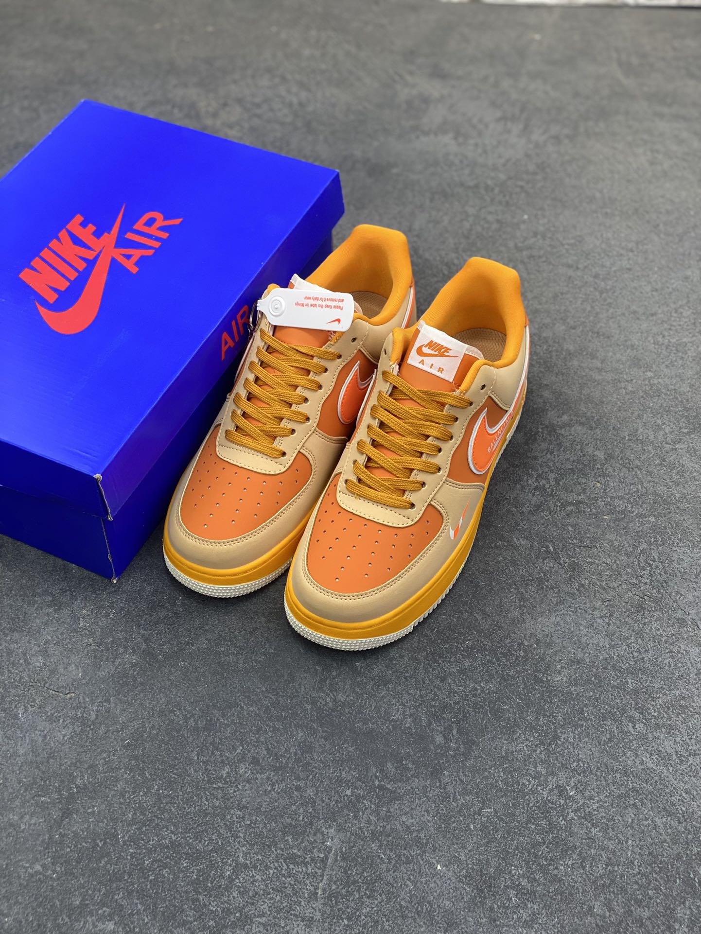图片[8]-NIke Air Force 1 \’07 Low “巴黎世家联名——活力橙”空军一号 低帮 运动鞋 休闲鞋 折边针车 工艺难度大 原楦头原纸板 原装鞋盒 定制五金配件 内置全掌气垫 原厂鞋底 货号：SY1388-002 尺码：36 36.5 37.5 38 38.5 39 40 40.5 41 42 42.5 43 44 44.5 45-选品中心