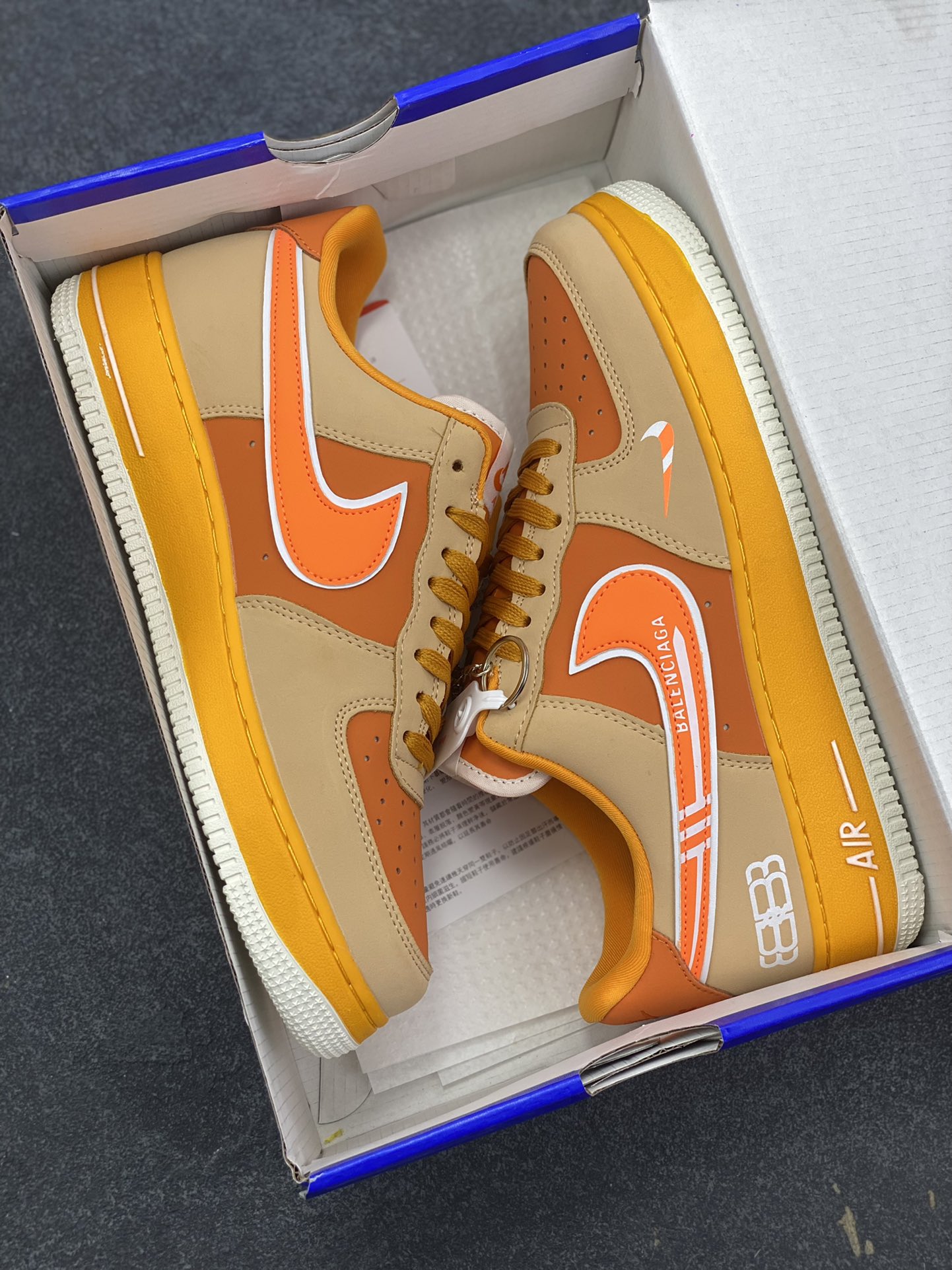 图片[9]-NIke Air Force 1 \’07 Low “巴黎世家联名——活力橙”空军一号 低帮 运动鞋 休闲鞋 折边针车 工艺难度大 原楦头原纸板 原装鞋盒 定制五金配件 内置全掌气垫 原厂鞋底 货号：SY1388-002 尺码：36 36.5 37.5 38 38.5 39 40 40.5 41 42 42.5 43 44 44.5 45-选品中心