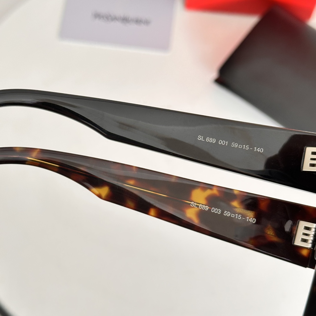 ‼️𝐒𝐀𝐈𝐍𝐓 SAINT LAURENTMOD：SL689 一体式鼻托· 铰链处嵌入五金配件 · 镜腿