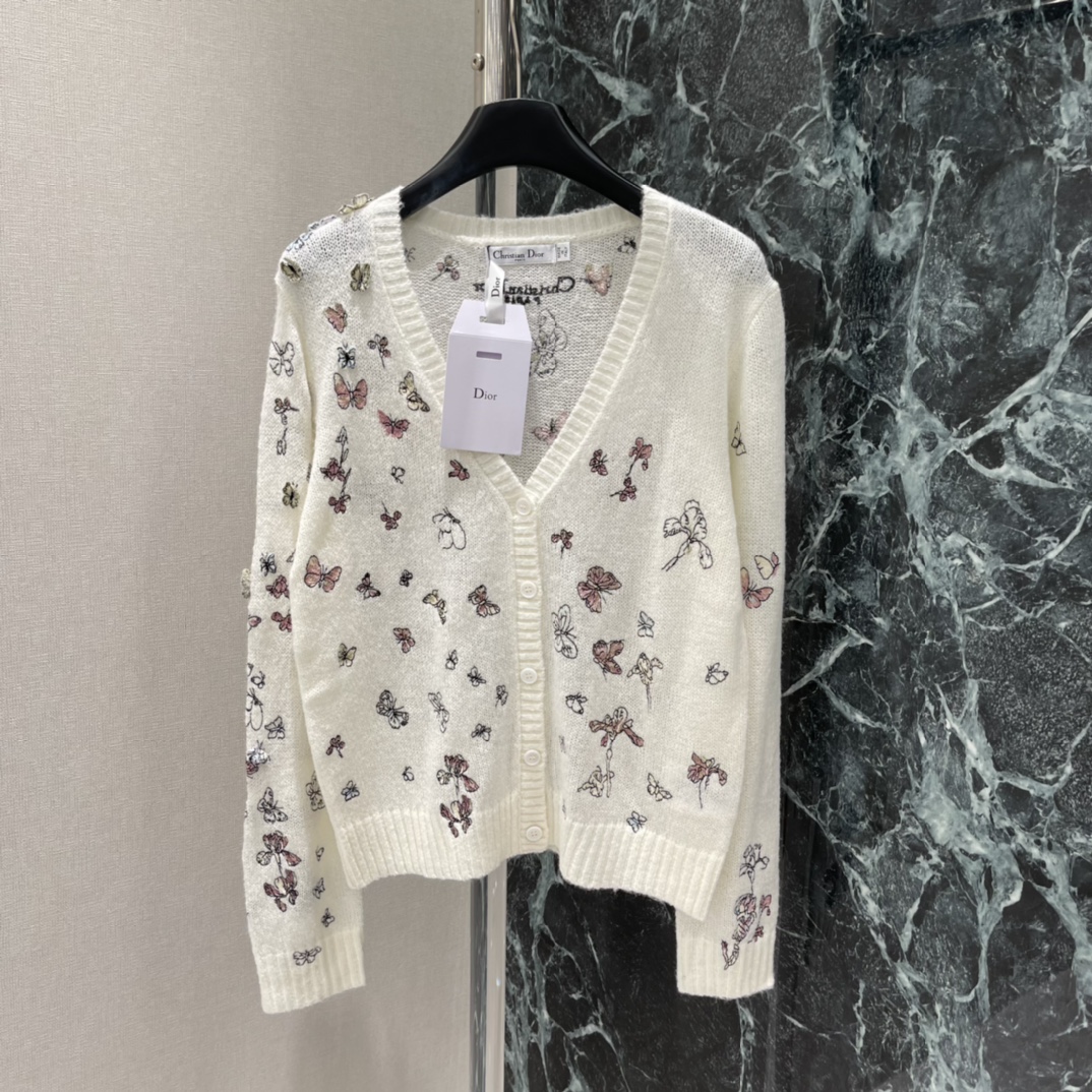 Ｄ家 25秋冬新款 蝴蝶刺绣开衫 重工立体蝴蝶刺绣+轻薄透视针织，柔软舒适，秋冬穿超合适!配牛仔裤或纱裙