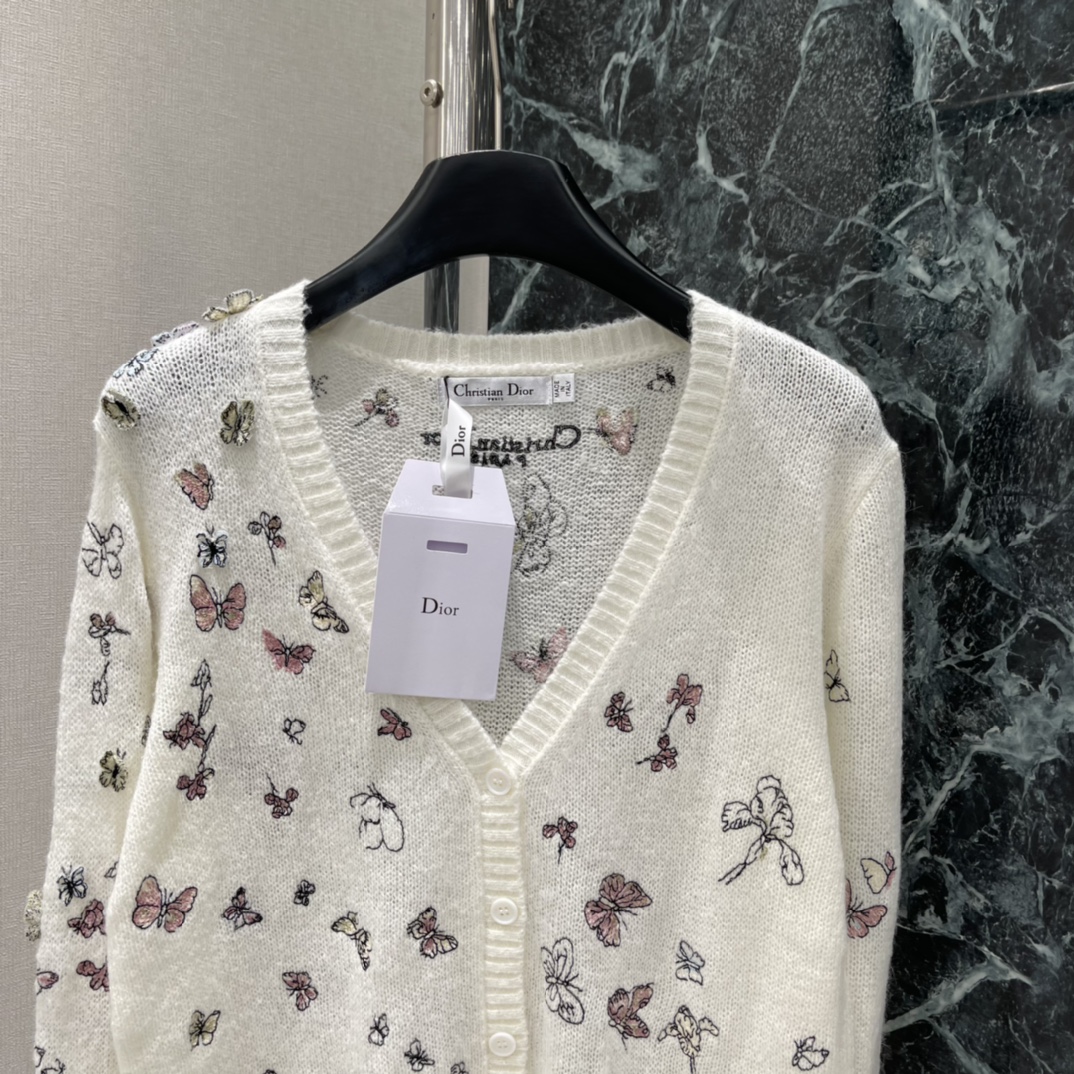 Ｄ家 25秋冬新款 蝴蝶刺绣开衫 重工立体蝴蝶刺绣+轻薄透视针织，柔软舒适，秋冬穿超合适!配牛仔裤或纱裙