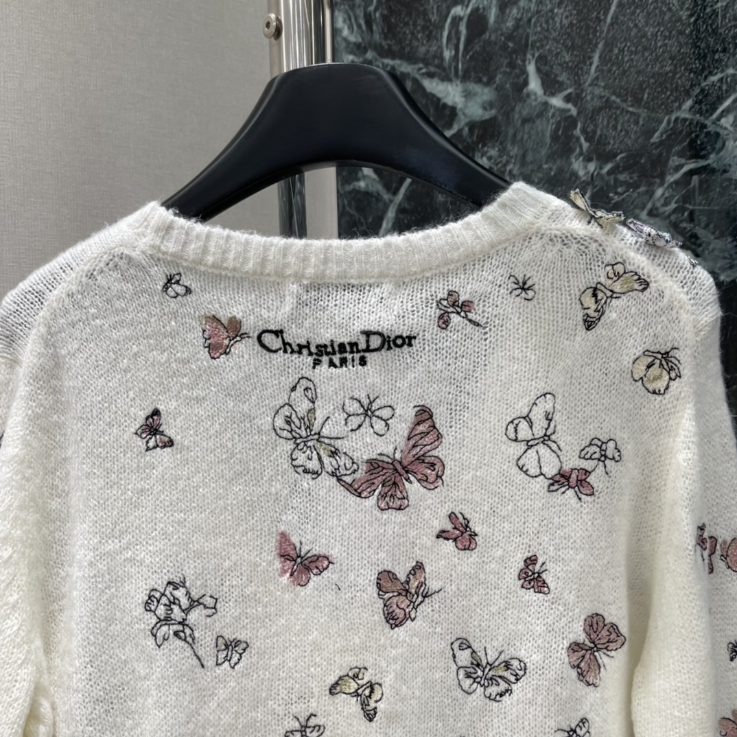 Ｄ家 25秋冬新款 蝴蝶刺绣开衫 重工立体蝴蝶刺绣+轻薄透视针织，柔软舒适，秋冬穿超合适!配牛仔裤或纱裙