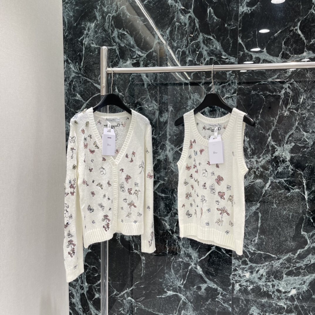 Ｄ家 25秋冬新款 蝴蝶刺绣开衫 重工立体蝴蝶刺绣+轻薄透视针织，柔软舒适，秋冬穿超合适!配牛仔裤或纱裙