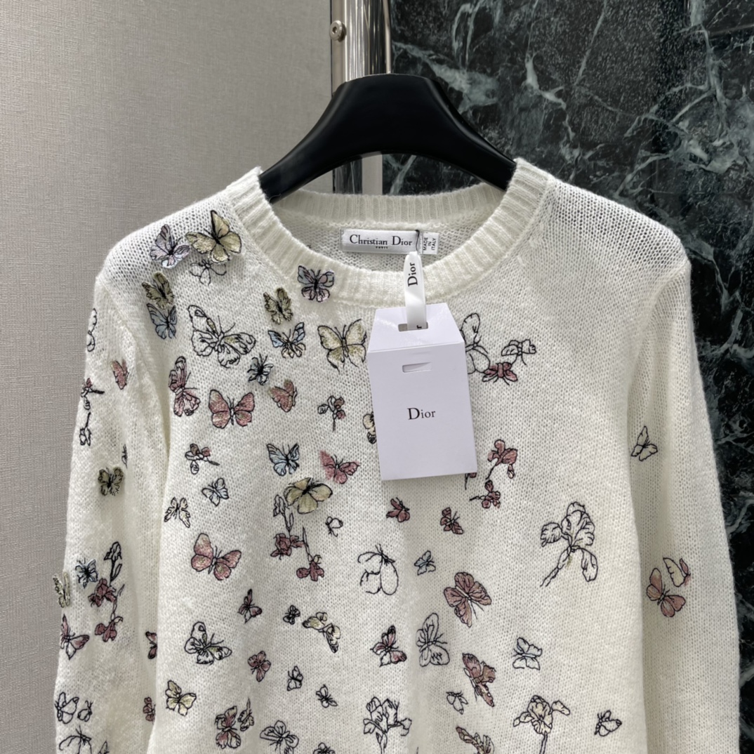 Ｄ家 25秋冬新款 蝴蝶刺绣圆领毛衣 重工立体蝴蝶刺绣+轻薄透视针织，柔软舒适，秋冬穿超合适!配牛仔裤或