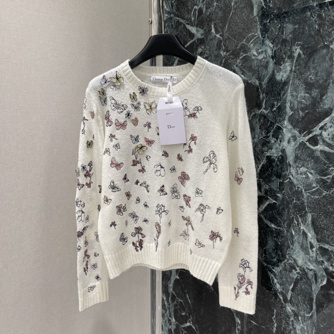 Ｄ家 25秋冬新款 蝴蝶刺绣圆领毛衣 重工立体蝴蝶刺绣+轻薄透视针织，柔软舒适，秋冬穿超合适!配牛仔裤或