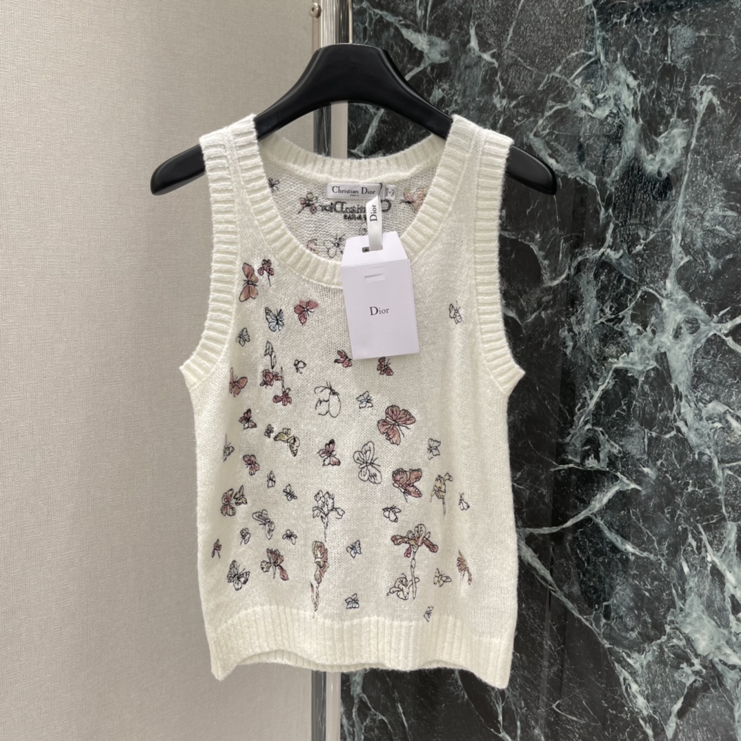 Ｄ家 25秋冬新款 蝴蝶刺绣背心 重工立体蝴蝶刺绣+轻薄透视针织，柔软舒适，秋冬穿超合适!配牛仔裤或纱裙