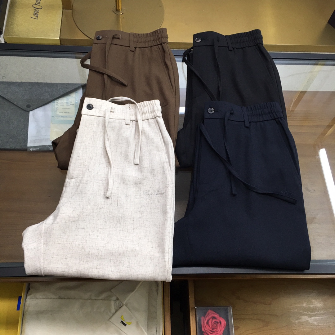 NO:611163,New products at the counter [LP]  High-end customized linen casual pants, classic business men's wear, the ceiling of the men's clothing industry, high-quality simple TEE, this linen material, precise to the delicate craftsmanship of every stitch, is completely different from ordinary fabric cutting. The lines are smooth, the version is crisp, and the body shape is perfectly modified, no matter what  It can be easily controlled whether it is for daily outings or business leisure, showing the elegance of men. Classic design, simple yet elegant. Suitable for various styles of wear, it can show unique fashion taste and easily become the focus of the crowd. It has outstanding texture, close to the skin, breathable and warm!  48-56 (model 173,143 pounds upper body size 50),, loro piana, alexander wang19860909专柜新品【LP】 高端定制麻料休闲裤,经典商务男装,男装界的天花板,高质感的简约TEE,这款麻料亚麻、精准到每一针的细腻工艺,完全区别于普通面料裁剪.线条流畅,版型挺括,完美修饰身形,无论是日常出街还是商务休闲,都能轻松驾驭,彰显男士优雅气质.经典设计,简约而不失大气.适配各种风格穿搭,都能展现出独特的时尚品味,轻松成为人群焦点.质感突出,贴身亲肤透气保暖！48-56（模特173,143斤上身50码）,,loro piana,alexander wang,Men's clothing