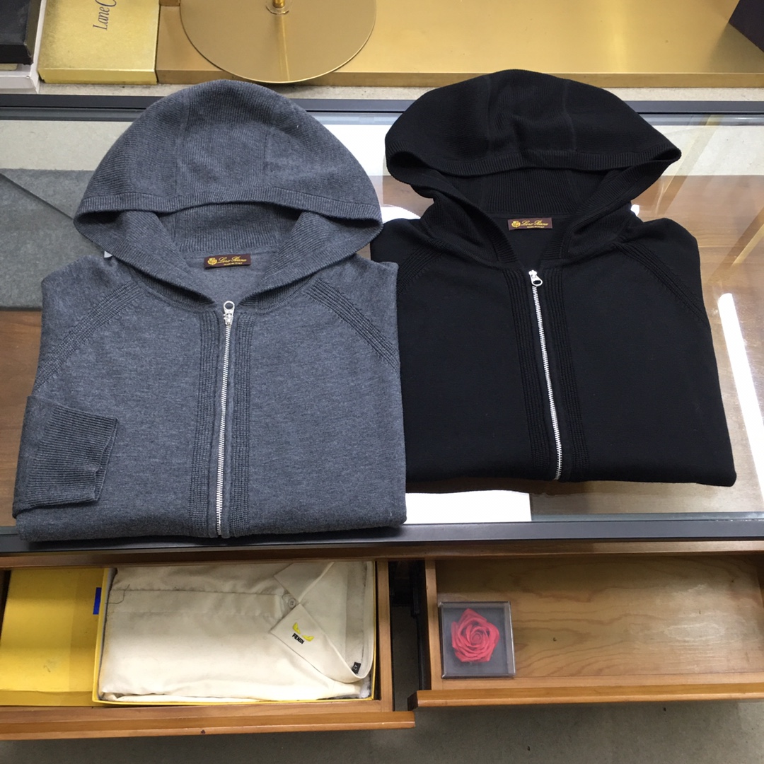 NO:611188,New product [LP] LP new autumn and winter sweater!  High-quality wool, simple but not simple. Casual round neck style, easy to match on the street for daily use. Fine workmanship, fine and even stitching, not easy to get off line. Color black gray code size M-2XL, loro piana, sweaters, alexander wang19860909新品【LP】 LP 秋冬新款毛衣！优质羊毛,简约而不简单.休闲圆领款式,日常搭配出街轻松搭配.做工精细 针脚细密均匀,不易脱线. 颜色 黑色 灰色 码数M-2XL,,loro piana,sweaters,alexander wang,Men's clothing