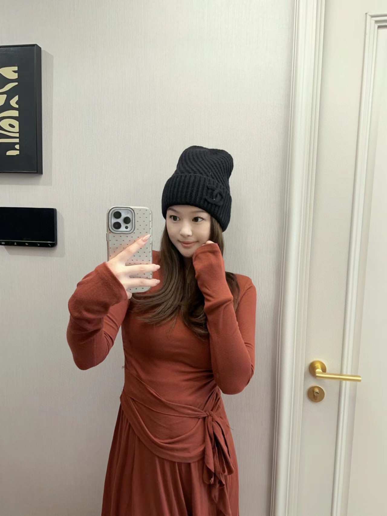 NO:580546,Chanel official website quality Chanel autumn and winter Internet celebrity fashion blogger recommended knitted hat, which hides a quiet sense of luxury. Every line is neat and generous, simple but not simple, generous and stylish. Every detail shows high-end taste, and the sense of fashion becomes more and more intriguing in the restraint. Hats, fisherman hats, baseball caps, knitted hats, hats, chanel, chanel, espadrilles, hats19860909Chanel官网品质香奈儿秋冬网红时尚博主推荐款针织帽,藏着不动声色的高级感,每一处线条都透着利落大方,简约而不简单,大方且不失格调,处处细节都彰显着高端品味,时尚感在克制中愈发耐人寻味.帽子渔夫帽棒球帽针织帽,帽子,chanel,chanel,espadrilles,hats,hat