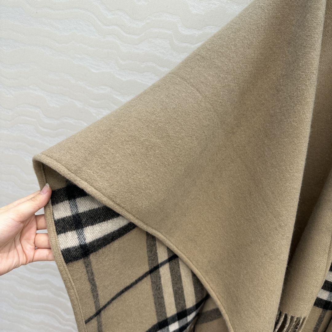 独家首发❤️原单品质！B苏格兰🏴󠁧󠁢󠁳󠁣󠁴󠁿格纹双面羊绒披肩大围巾斗篷！原版定制双织工艺！不规则垂坠感帅