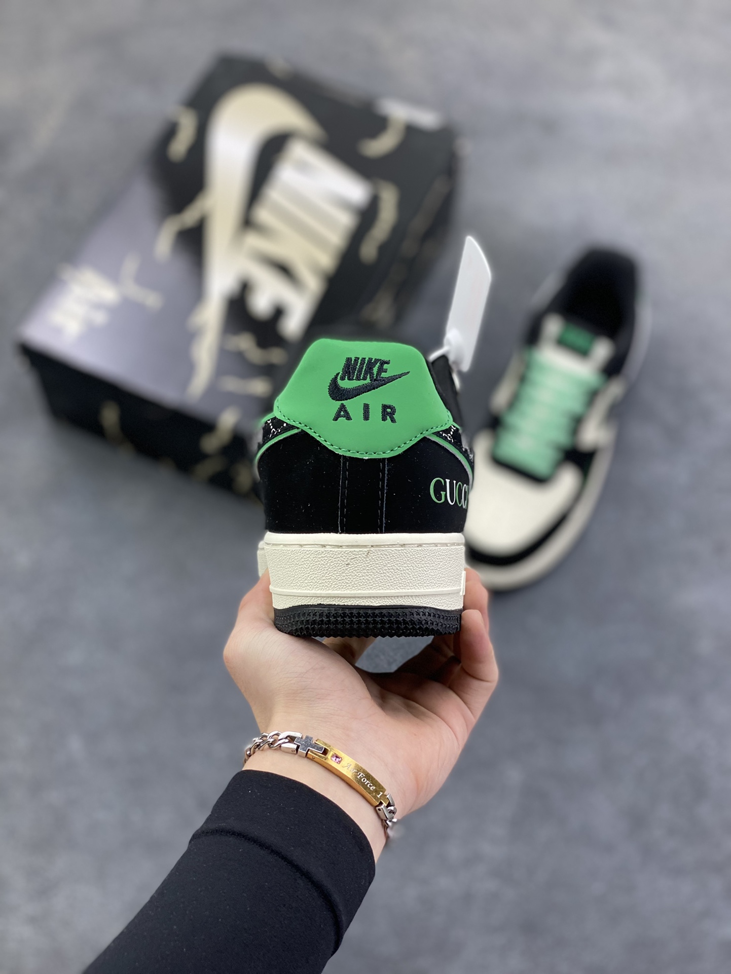 图片[4]-Nike Air Force 1 \’07 Low “古驰联名——花纹米黑绿”空军一号 高端定制 低帮 运动鞋 休闲鞋 折边针车 工艺难度大 原楦头原纸板 原装鞋盒 定制五金配件 内置全掌气垫 原厂鞋底 货号：KJ1688-024 尺码：36 36.5 37.5 38 38.5 39 40 40.5 41 42 42.5 43 44 44.5 45-选品中心