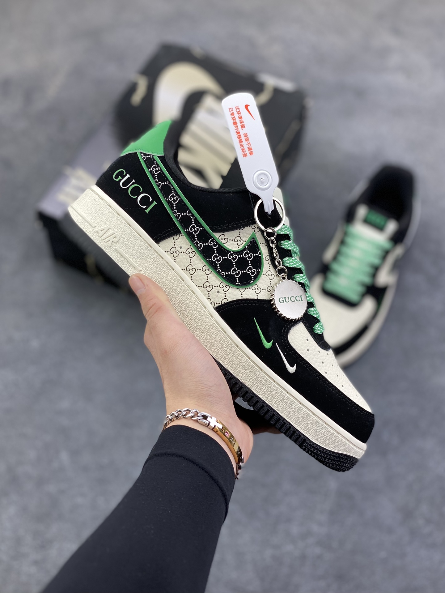Nike Air Force 1 \’07 Low “古驰联名——花纹米黑绿”空军一号 高端定制 低帮 运动鞋 休闲鞋 折边针车 工艺难度大 原楦头原纸板 原装鞋盒 定制五金配件 内置全掌气垫 原厂鞋底 货号：KJ1688-024 尺码：36 36.5 37.5 38 38.5 39 40 40.5 41 42 42.5 43 44 44.5 45-选品中心