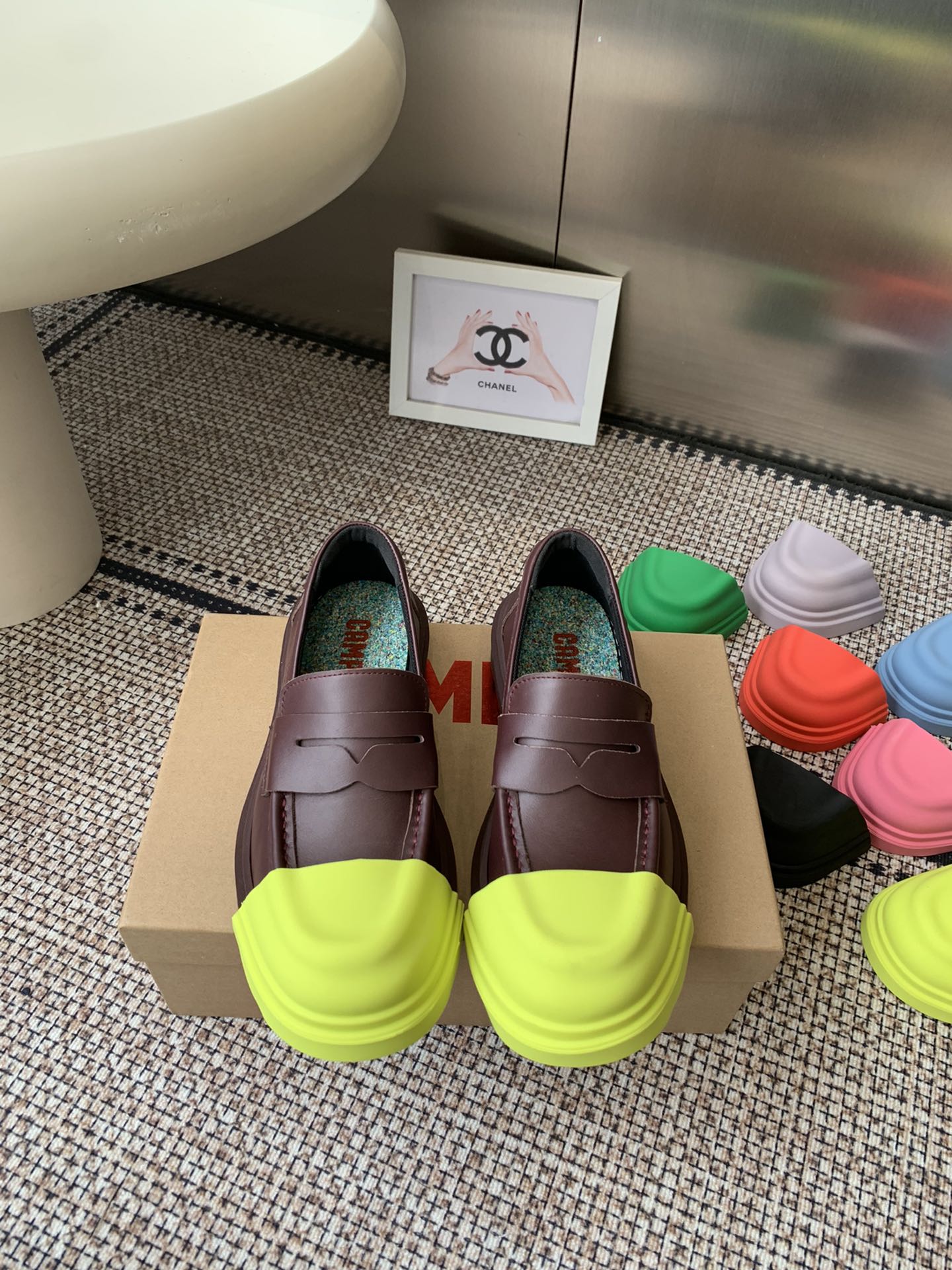 NO:615449,Camper Spanish trendy brand 25ss spring and summer new style couple style round-toe loafers (with a pair of shoe covers and another 30 pairs). The original version is made one to one. The original molded removable rubber head. Contrasting color craftsmanship. Derby shoes are super popular. Camper Derby shoes have detachable toe caps that can be matched at will. Very eye-catching. All the details are in place. The upper foot is super comfortable. The material is imported calfskin. Sheepskin lining. The original color high-elastic latex for the feet. The original molded super soft molded sole.  Size: female 35-40, male 40-45 (female 40, male 45 customized), loafers, loafers, cowhide, sheepskin19860909Camper 西班牙潮牌25ss春夏新款 情侣款 圆头乐福鞋（配一对鞋盖 另外30一对） 原版一比一打造 原版开模可拆卸式胶头 撞色工艺,德比鞋超级火Camper 德比鞋 可拆卸鞋头套可随意搭配 非常亮眼 所有细节到位 上脚超级舒服 面料进口小牛皮 内里羊皮内里 垫脚原版彩色高弹乳胶 原版开模超软成型底 码数女35-40 男40-45（女40 男45定做）,乐福鞋,loafers,cowhide,sheepskin,Women's Shoes