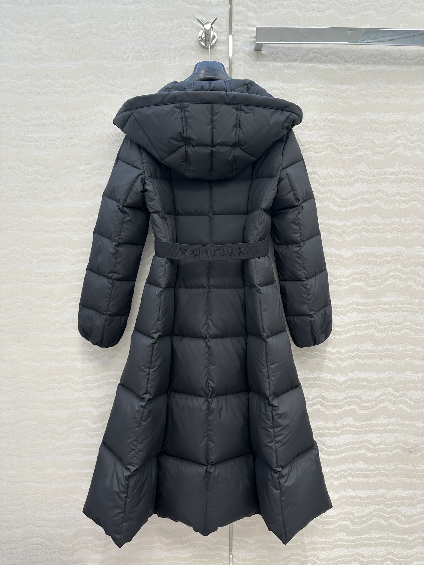 高端原单品质！❤️MO羽绒服！行走的棉被。超长连帽羽绒服！定制五金配件所有细节处理全面到位 ！收腰完美大