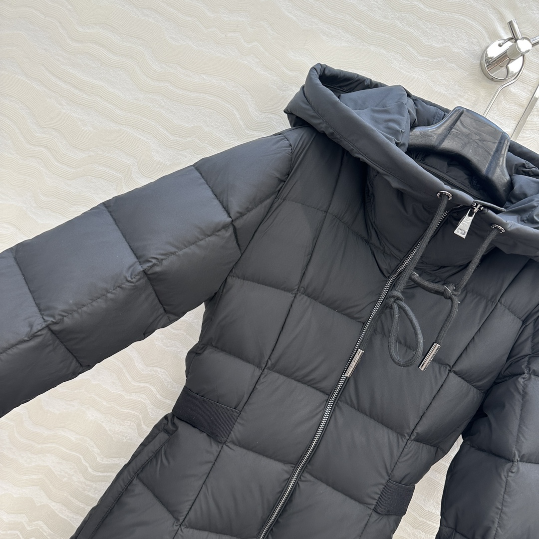 高端原单品质！❤️MO羽绒服！行走的棉被。超长连帽羽绒服！定制五金配件所有细节处理全面到位 ！收腰完美大