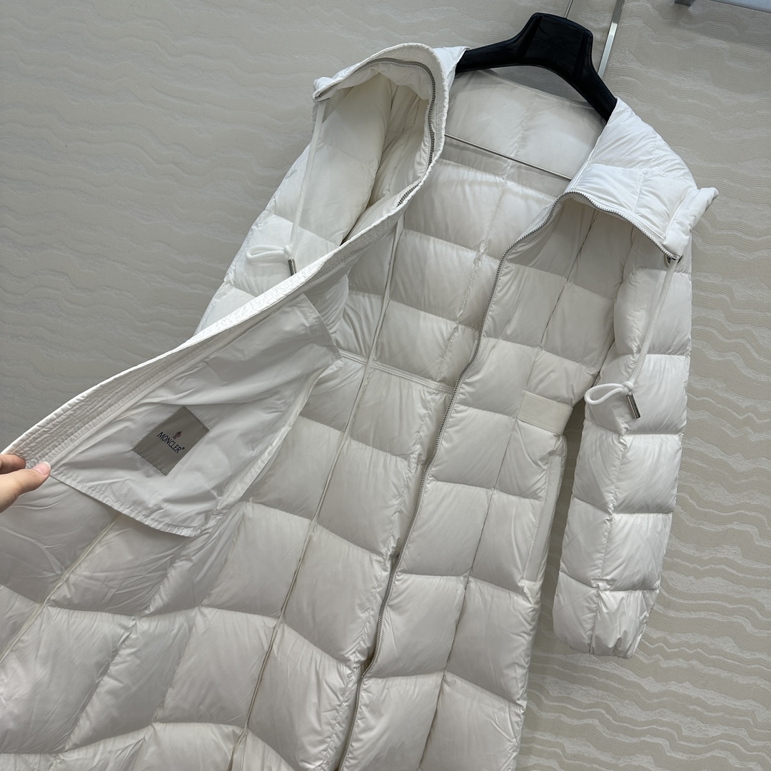 高端原单品质！❤️MO羽绒服！行走的棉被。超长连帽羽绒服！定制五金配件所有细节处理全面到位 ！收腰完美大