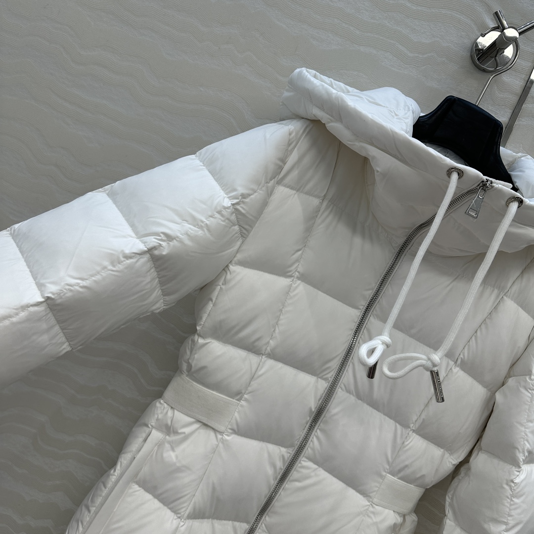 高端原单品质！❤️MO羽绒服！行走的棉被。超长连帽羽绒服！定制五金配件所有细节处理全面到位 ！收腰完美大