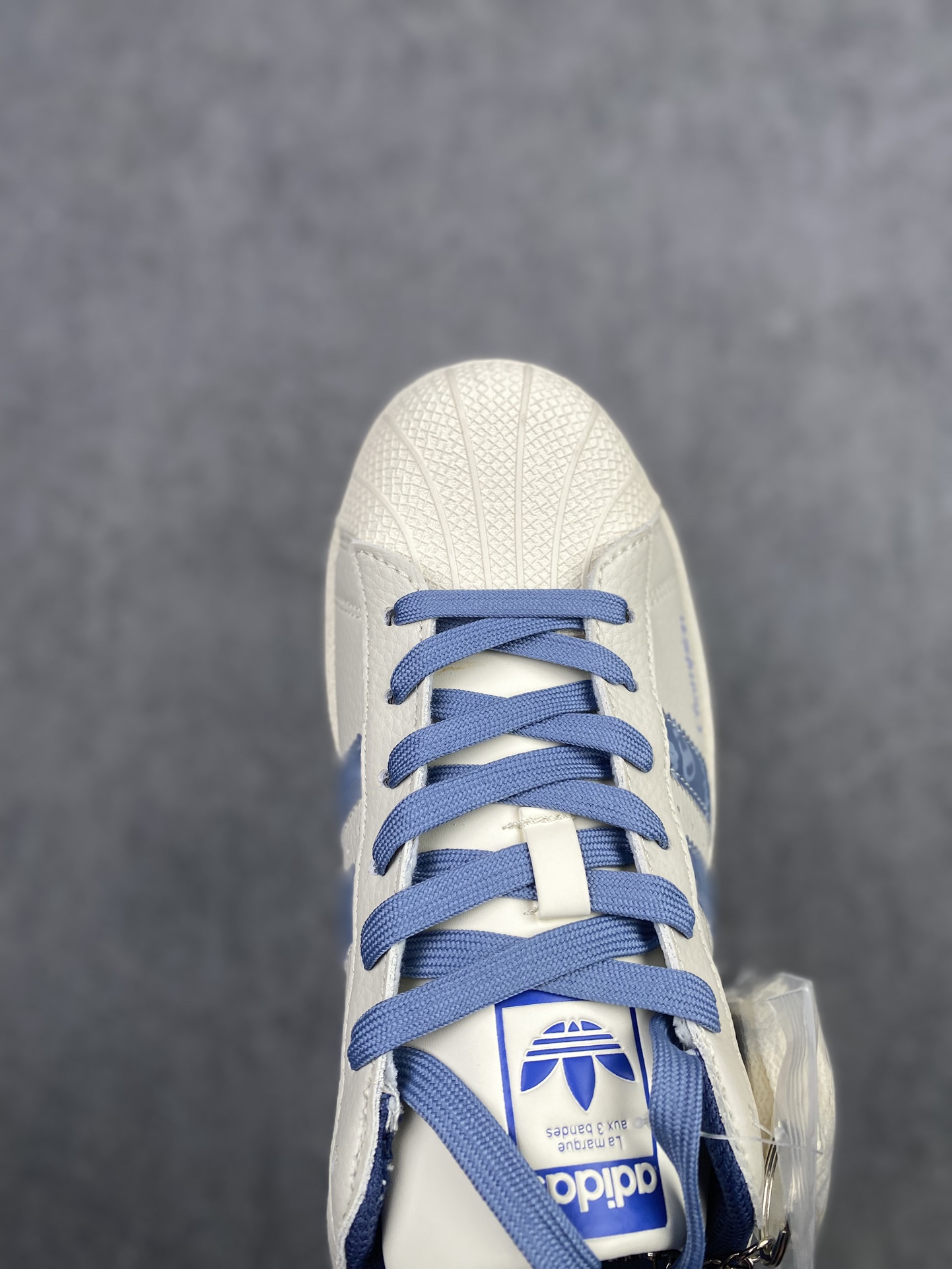 公司级 海外爆款限量发售!高端定制贝壳头阿迪Adidas originals SUPERSTAR “巴黎世家联名 米白浅蓝色”高端定制 低帮休闲板鞋 定制鞋盒 大厂品质出货 超高清洁度 皮料切割干净无任何毛边 细节完美 货号:DS0020 x7