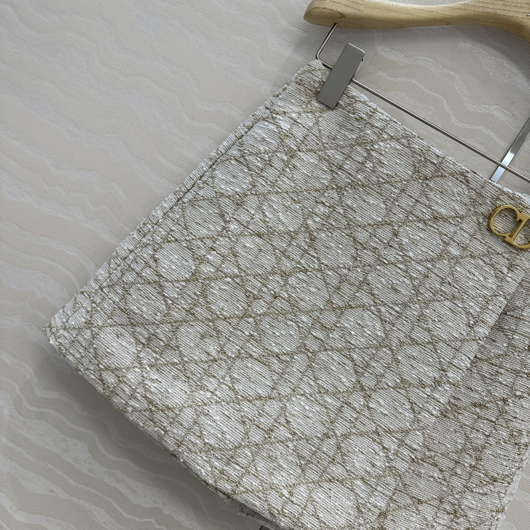 爆单推荐❤️原单品质！Miss D 25早秋新品。白金戴妃藤格纹经典短裤裙，白富美必入单品，搭配设计裤裙