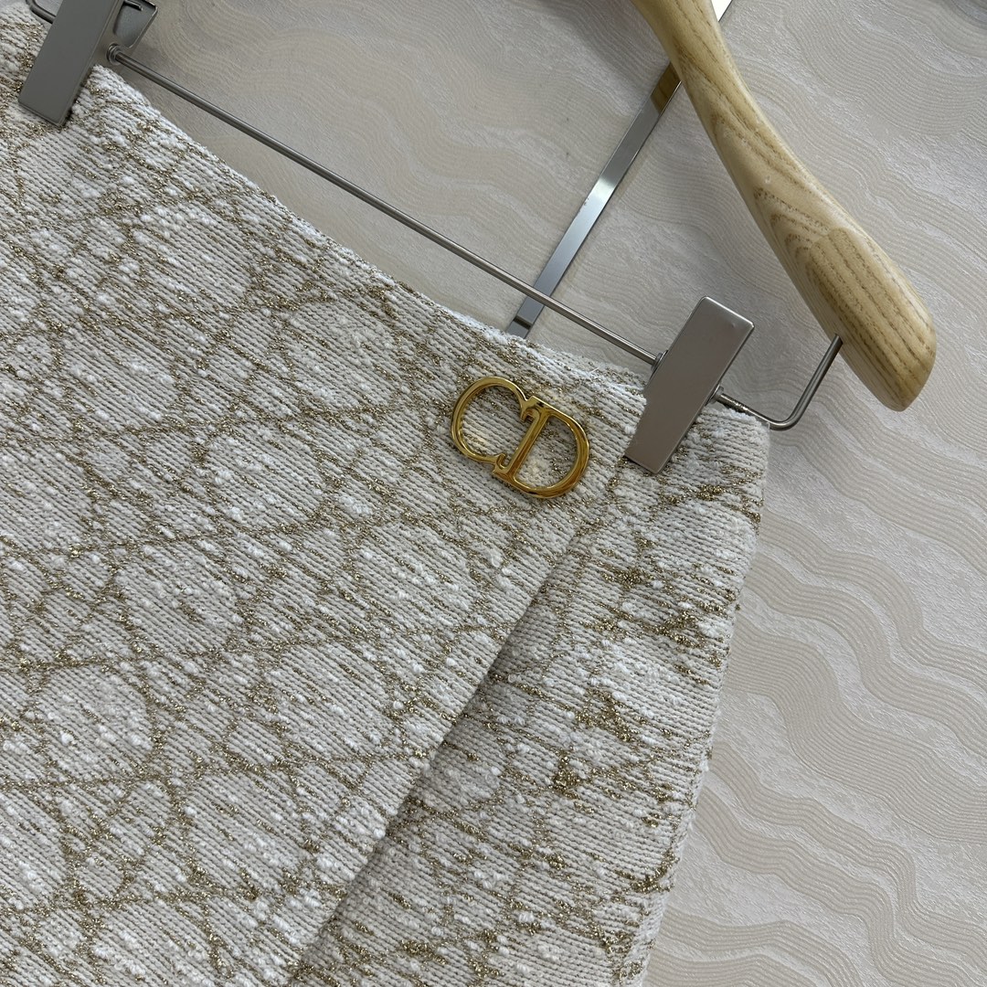 爆单推荐❤️原单品质！Miss D 25早秋新品。白金戴妃藤格纹经典短裤裙，白富美必入单品，搭配设计裤裙