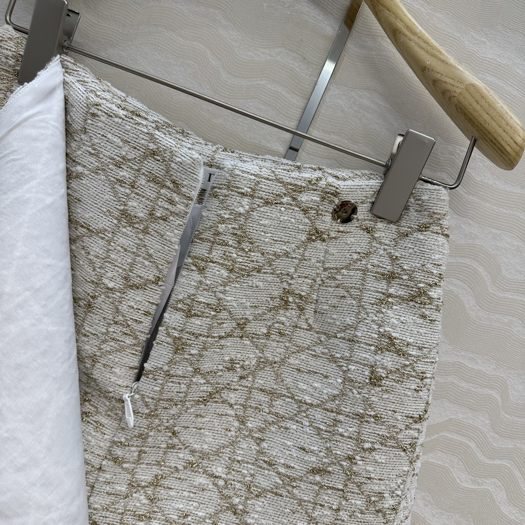 爆单推荐❤️原单品质！Miss D 25早秋新品。白金戴妃藤格纹经典短裤裙，白富美必入单品，搭配设计裤裙