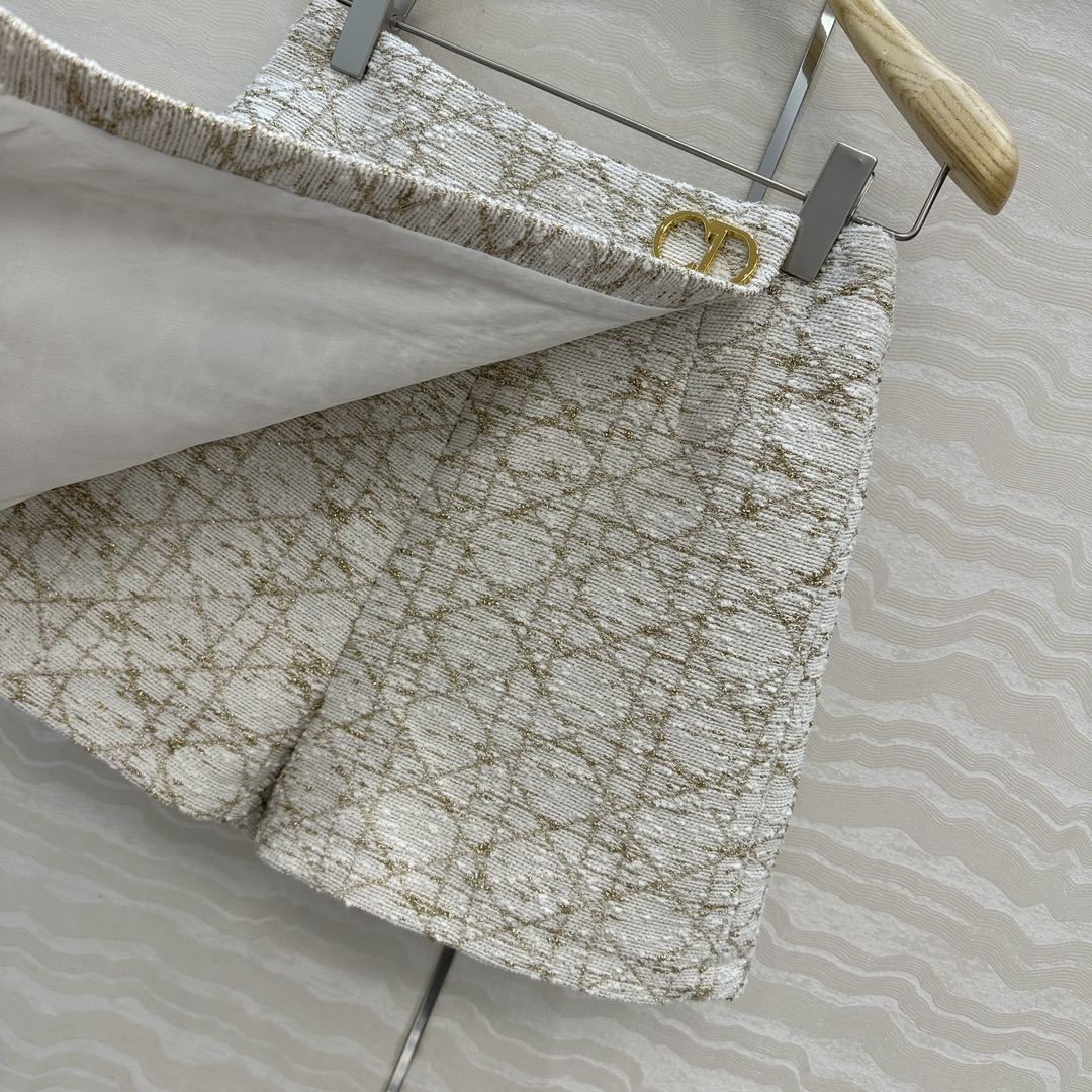 爆单推荐❤️原单品质！Miss D 25早秋新品。白金戴妃藤格纹经典短裤裙，白富美必入单品，搭配设计裤裙