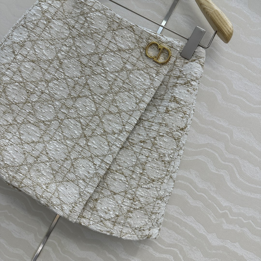 爆单推荐❤️原单品质！Miss D 25早秋新品。白金戴妃藤格纹经典短裤裙，白富美必入单品，搭配设计裤裙