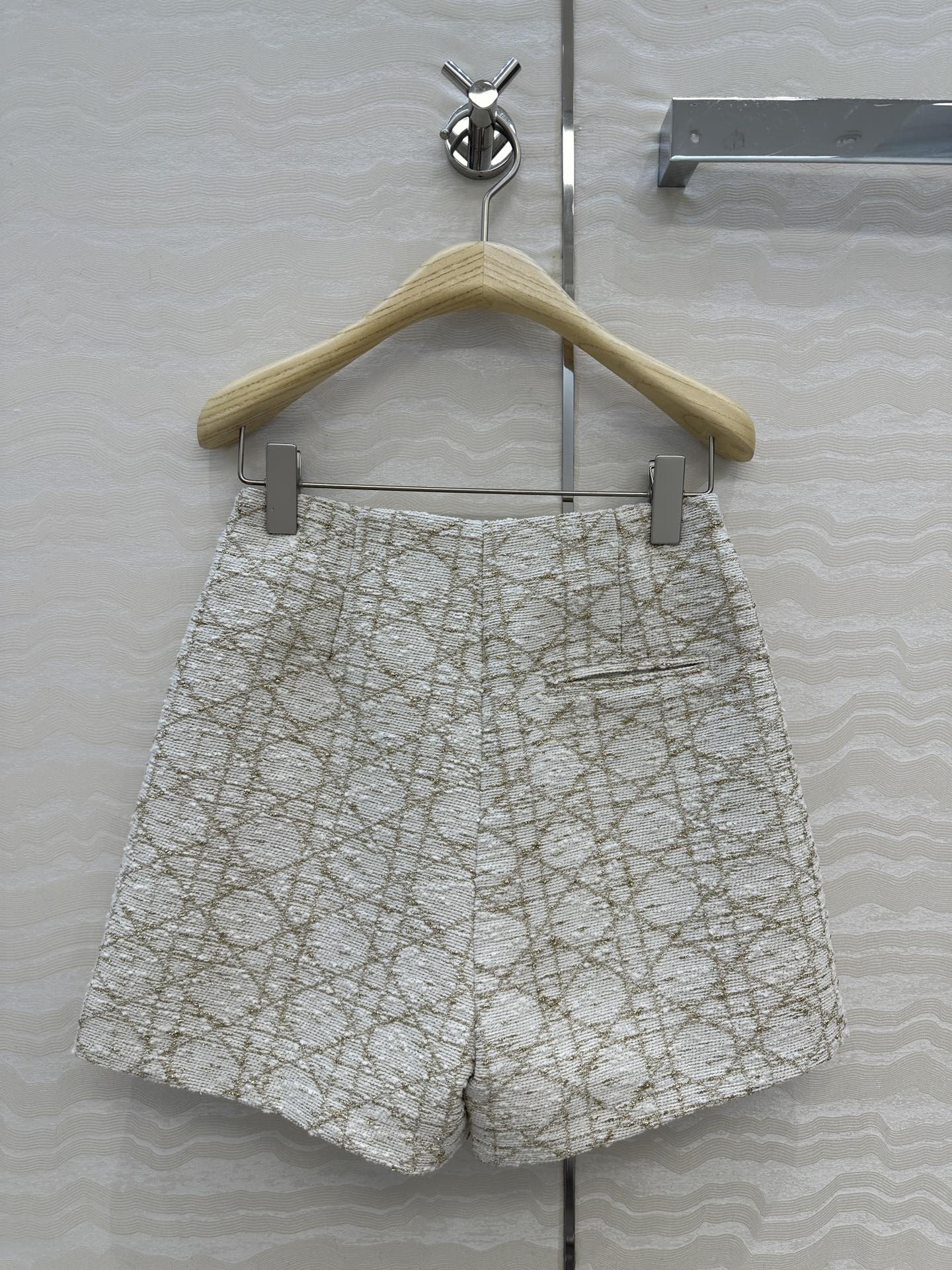 爆单推荐❤️原单品质！Miss D 25早秋新品。白金戴妃藤格纹经典短裤裙，白富美必入单品，搭配设计裤裙