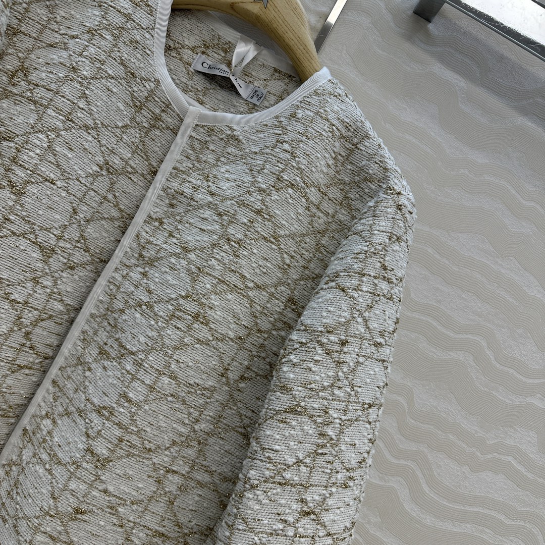 爆单推荐❤️原单品质！Miss D 25早秋新品。白金戴妃藤格纹无扣外套！白富美必入单品，经典圆领箱型外