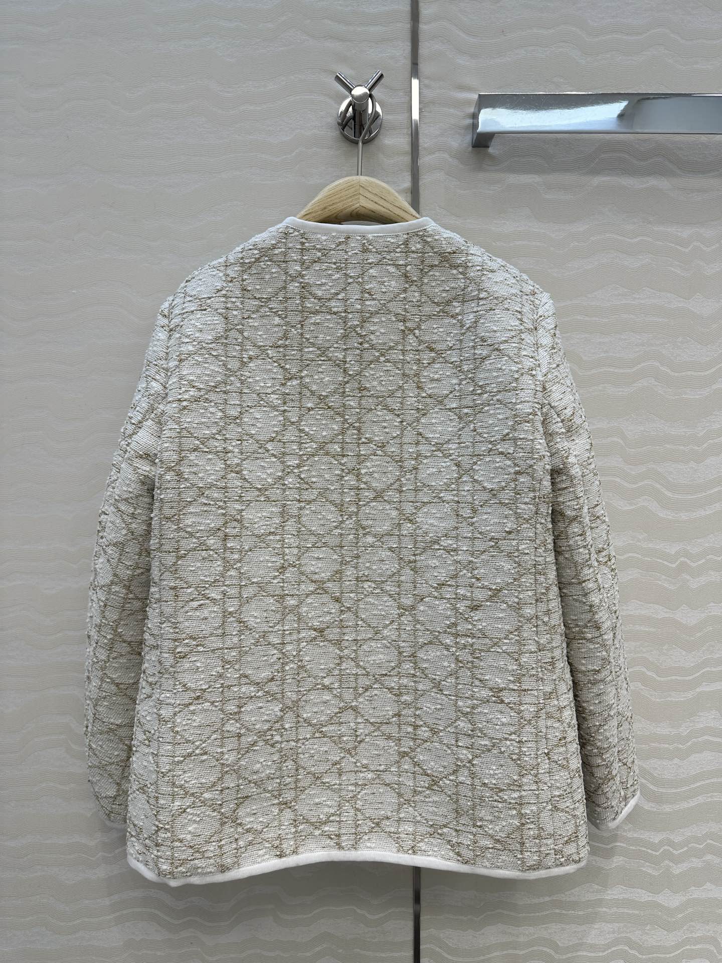 爆单推荐❤️原单品质！Miss D 25早秋新品。白金戴妃藤格纹无扣外套！白富美必入单品，经典圆领箱型外