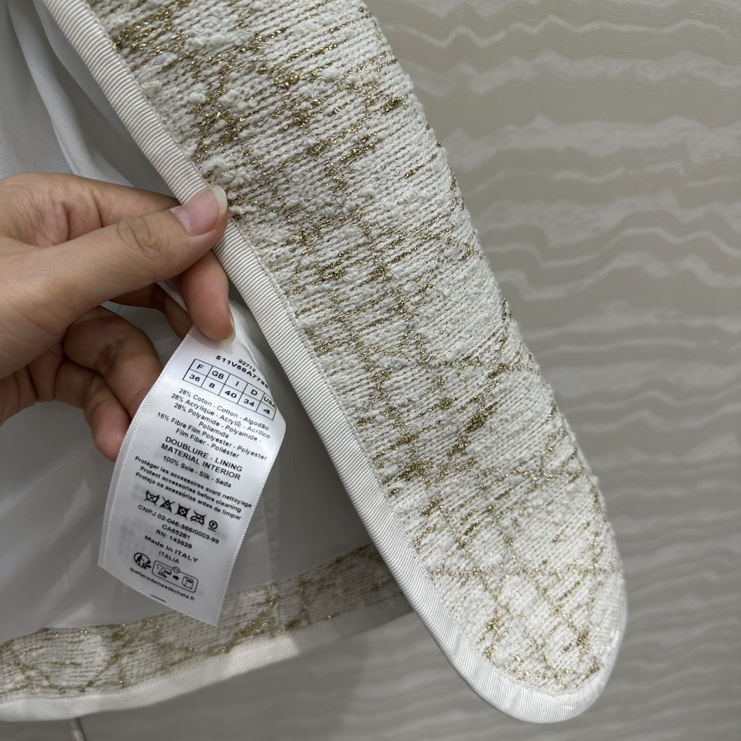 爆单推荐❤️原单品质！Miss D 25早秋新品。白金戴妃藤格纹无扣外套！白富美必入单品，经典圆领箱型外