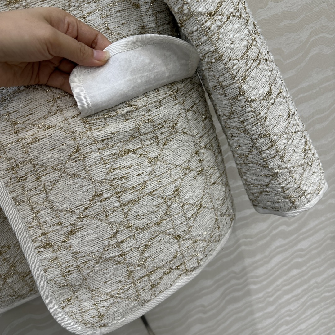 爆单推荐❤️原单品质！Miss D 25早秋新品。白金戴妃藤格纹无扣外套！白富美必入单品，经典圆领箱型外