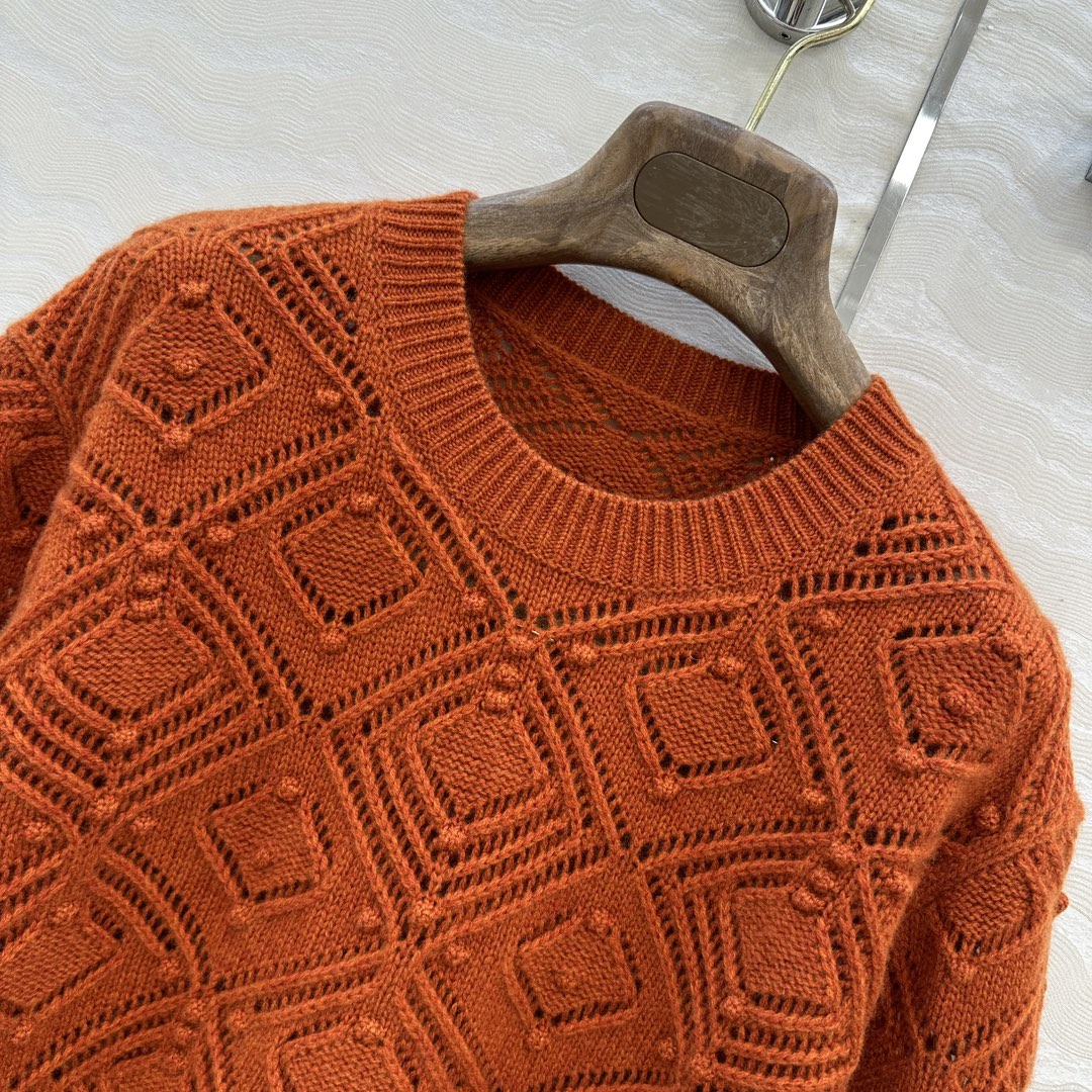 独家首发❤️高端原单品质，lP🆕高智感 老钱风穿搭气质圆领毛衣，定位缕空菱格提花浮雕设计。品质控必入！进