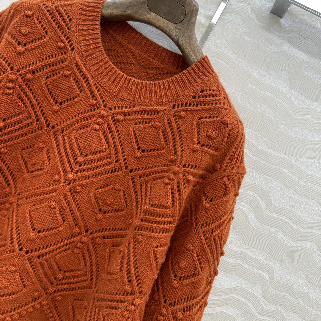 独家首发❤️高端原单品质，lP🆕高智感 老钱风穿搭气质圆领毛衣，定位缕空菱格提花浮雕设计。品质控必入！进