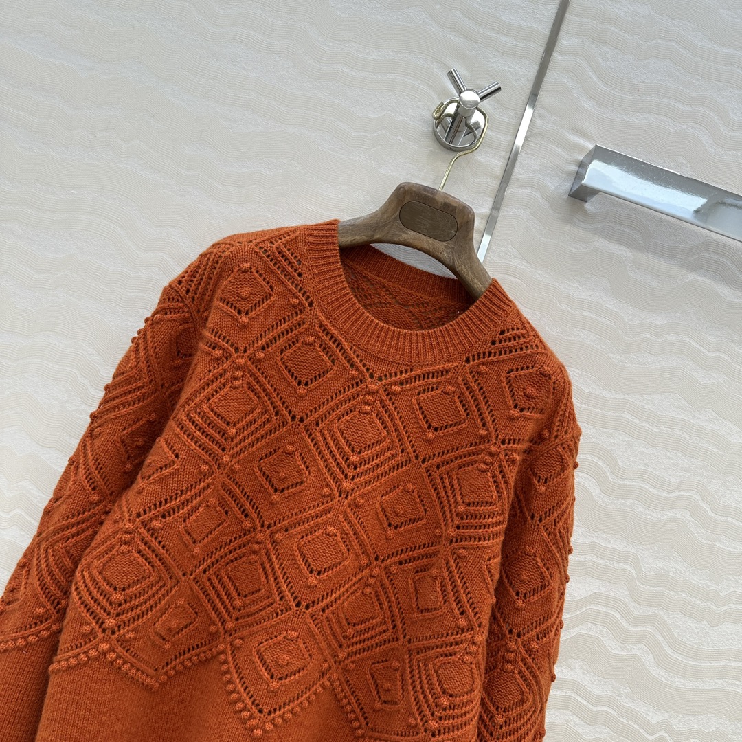 独家首发❤️高端原单品质，lP🆕高智感 老钱风穿搭气质圆领毛衣，定位缕空菱格提花浮雕设计。品质控必入！进