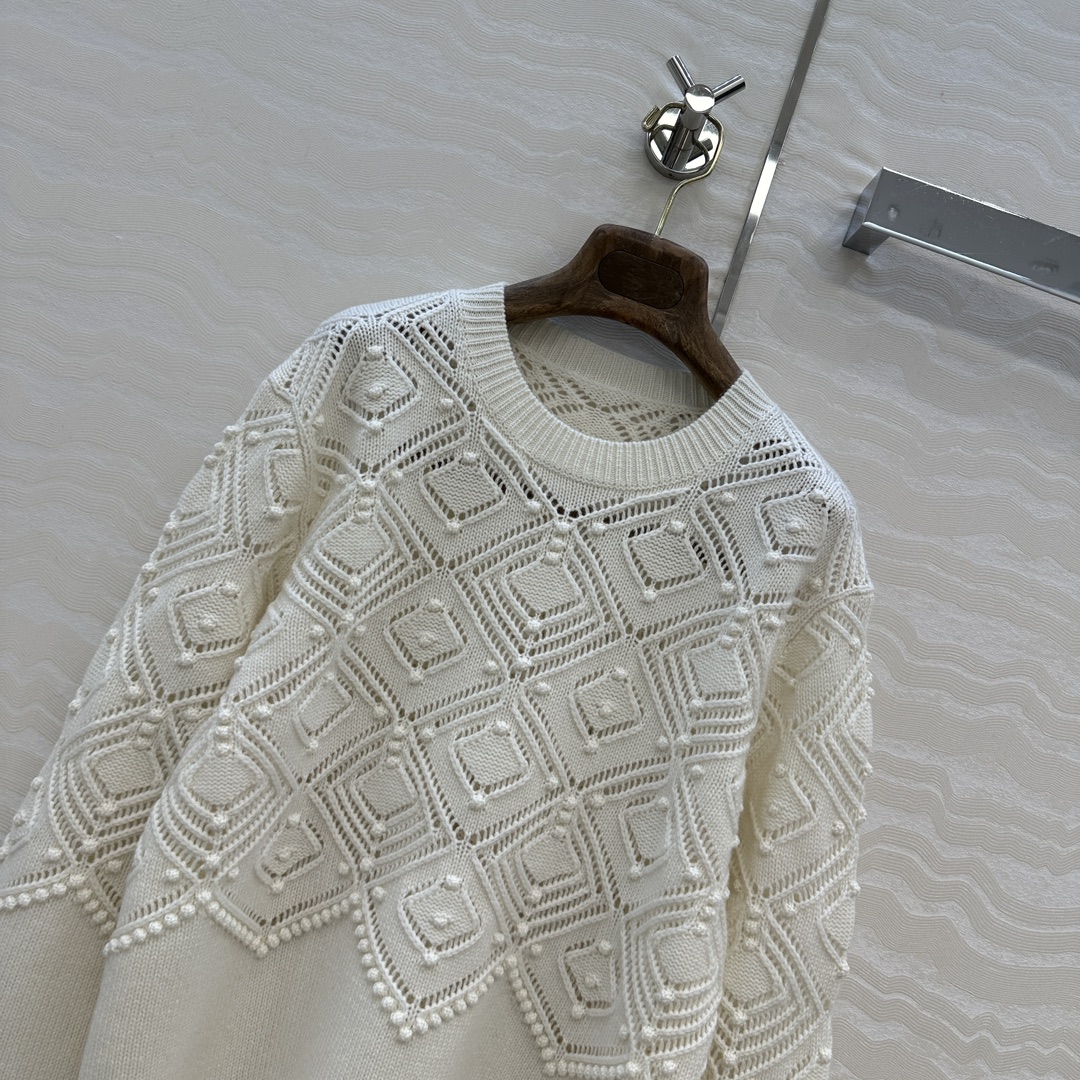 独家首发❤️高端原单品质，lP🆕高智感 老钱风穿搭气质圆领毛衣，定位缕空菱格提花浮雕设计。品质控必入！进