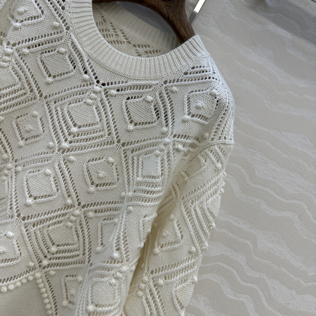 独家首发❤️高端原单品质，lP🆕高智感 老钱风穿搭气质圆领毛衣，定位缕空菱格提花浮雕设计。品质控必入！进