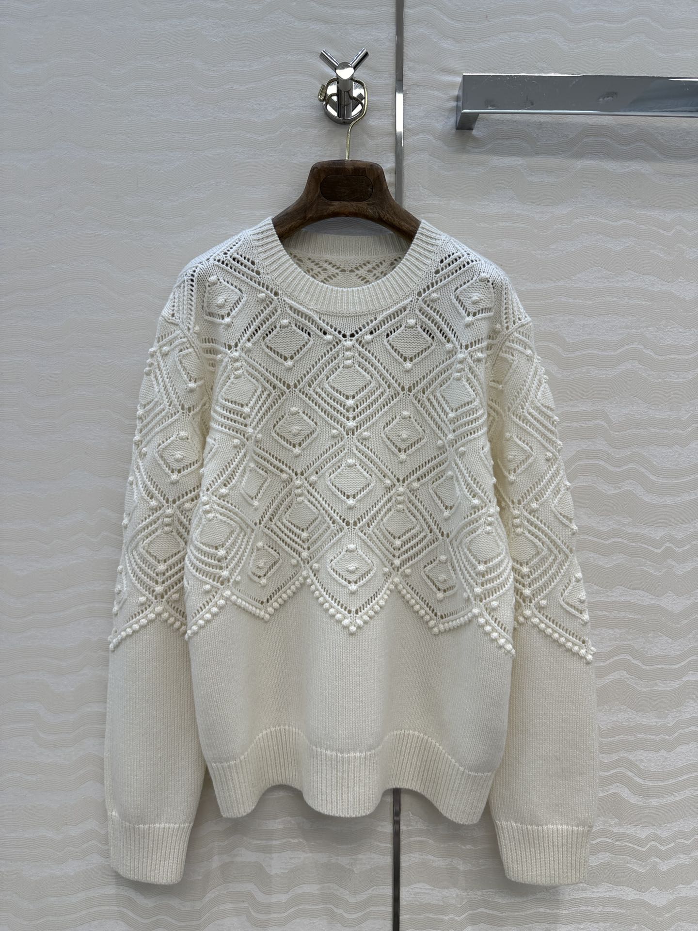 独家首发❤️高端原单品质，lP🆕高智感 老钱风穿搭气质圆领毛衣，定位缕空菱格提花浮雕设计。品质控必入！进