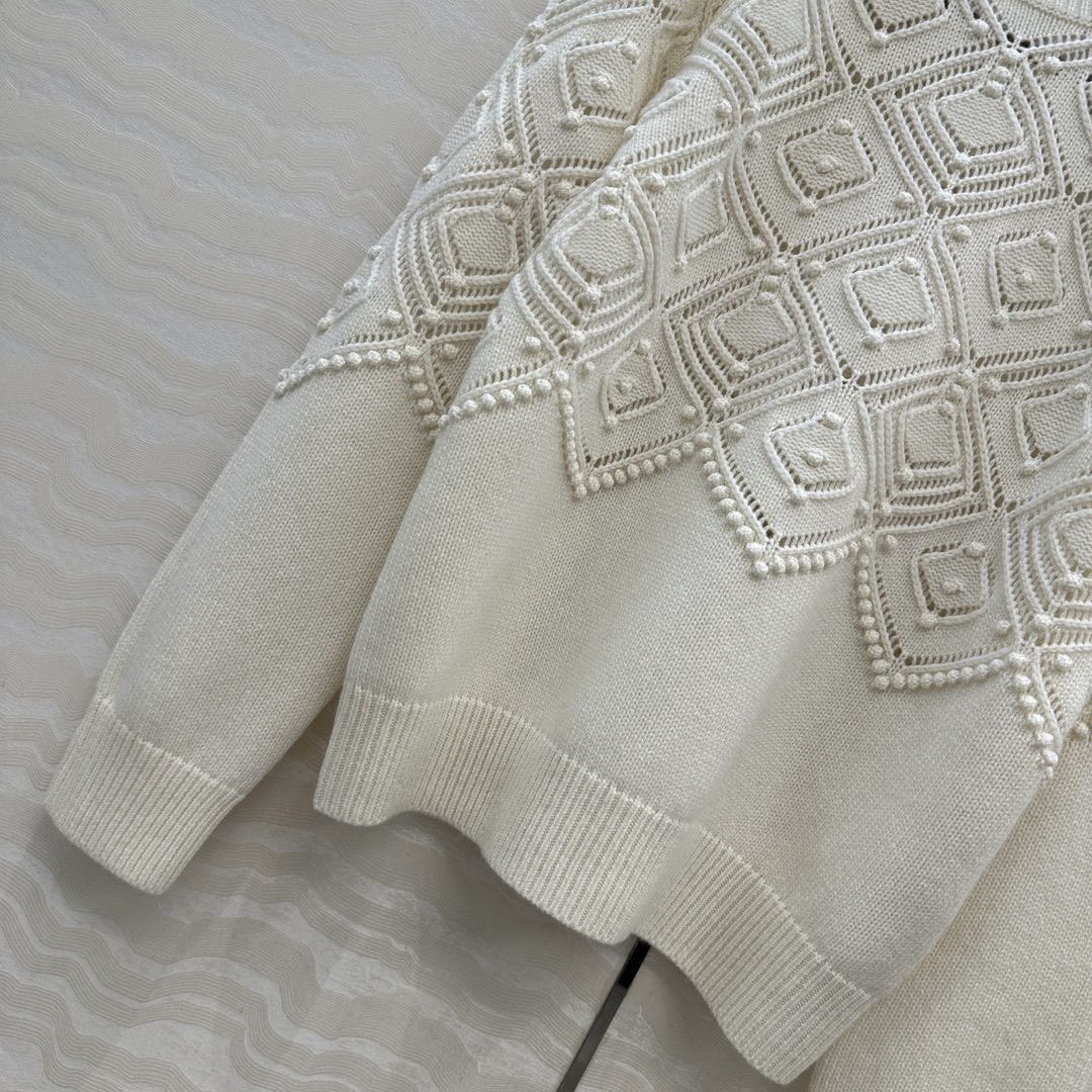 独家首发❤️高端原单品质，lP🆕高智感 老钱风穿搭气质圆领毛衣，定位缕空菱格提花浮雕设计。品质控必入！进