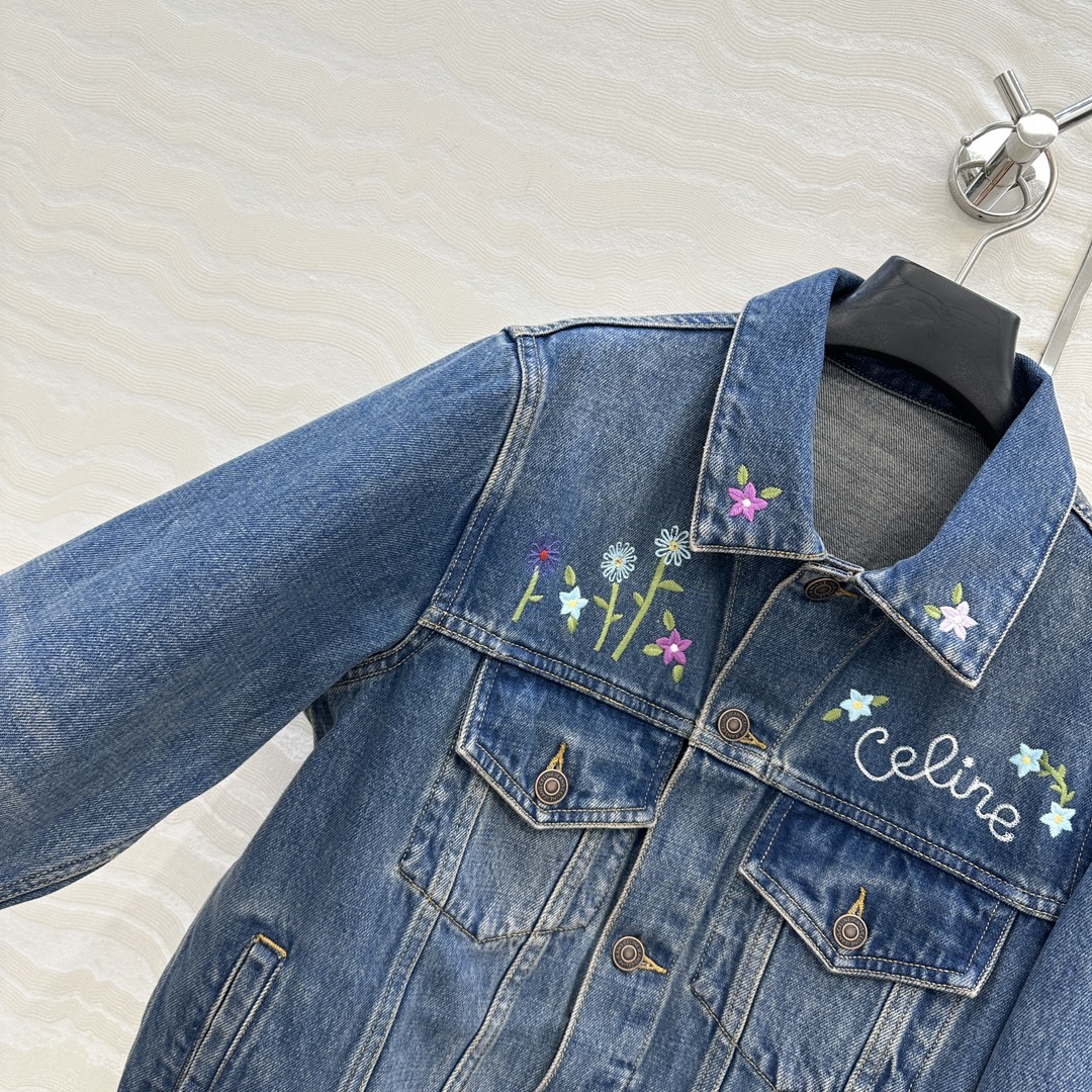高端原单品质❤️CE凯旋门刺绣🪡花㚏牛仔夹克外套！重工定位刺绣工艺，猫爪洗水蓝经典版型高级又时髦！可甜可
