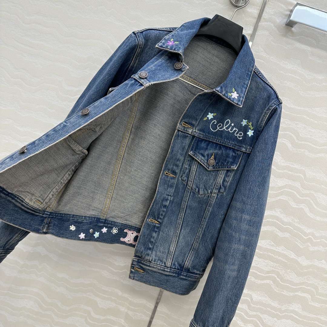 高端原单品质❤️CE凯旋门刺绣🪡花㚏牛仔夹克外套！重工定位刺绣工艺，猫爪洗水蓝经典版型高级又时髦！可甜可