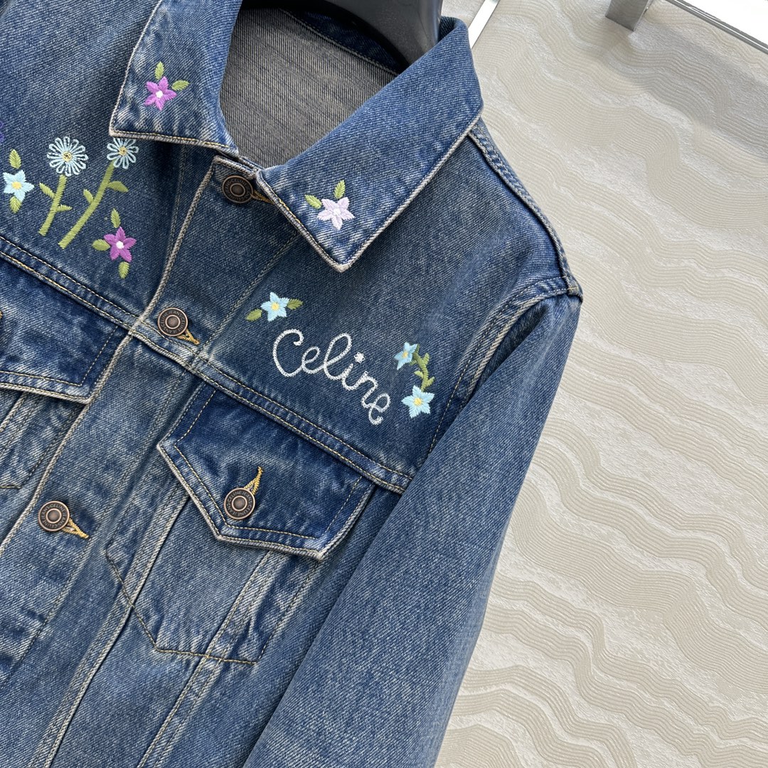 高端原单品质❤️CE凯旋门刺绣🪡花㚏牛仔夹克外套！重工定位刺绣工艺，猫爪洗水蓝经典版型高级又时髦！可甜可