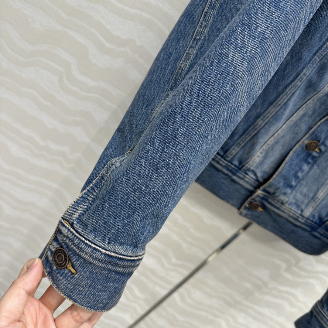 高端原单品质❤️CE凯旋门刺绣🪡花㚏牛仔夹克外套！重工定位刺绣工艺，猫爪洗水蓝经典版型高级又时髦！可甜可