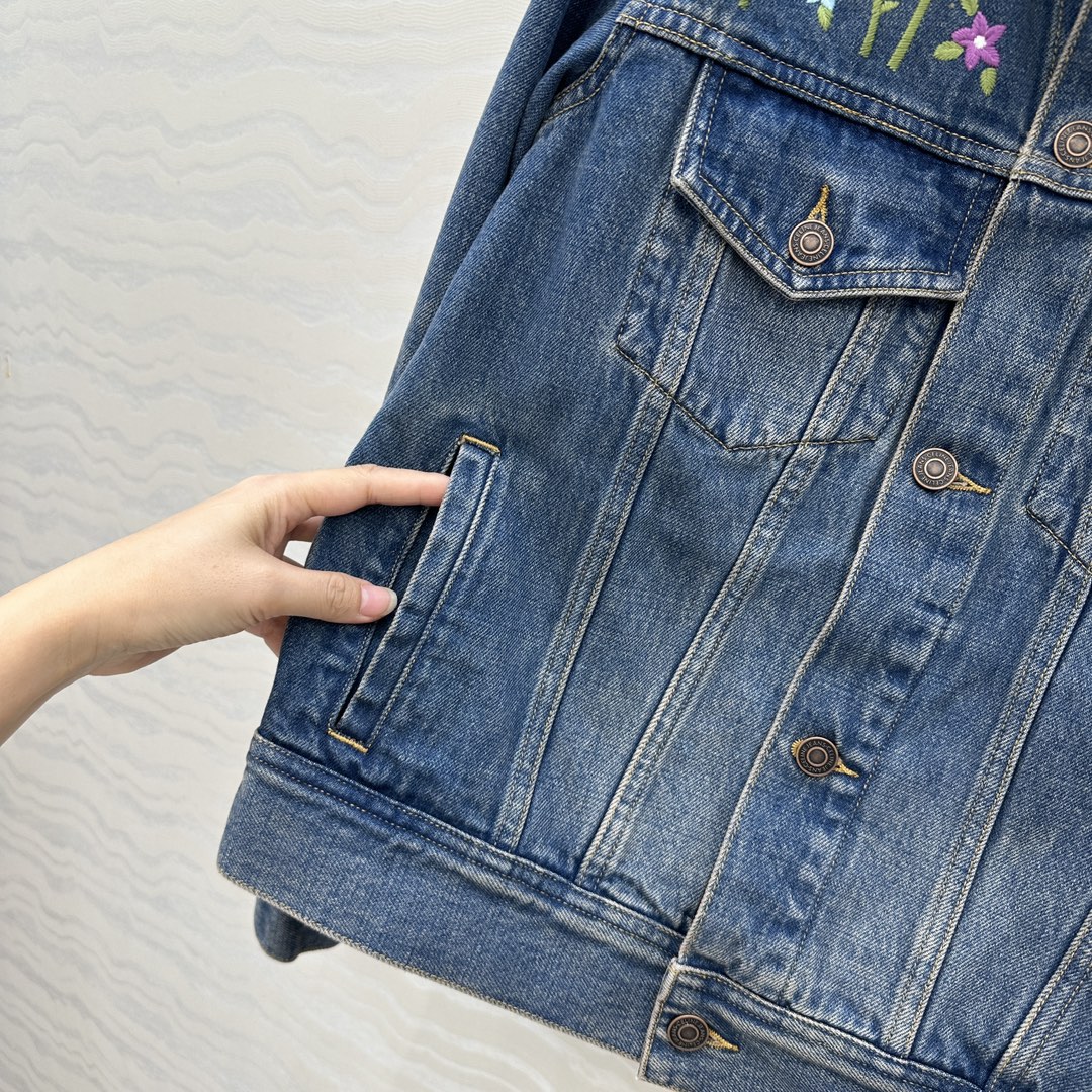 高端原单品质❤️CE凯旋门刺绣🪡花㚏牛仔夹克外套！重工定位刺绣工艺，猫爪洗水蓝经典版型高级又时髦！可甜可