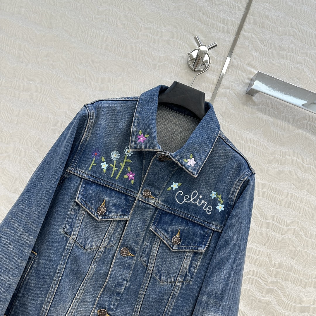 高端原单品质❤️CE凯旋门刺绣🪡花㚏牛仔夹克外套！重工定位刺绣工艺，猫爪洗水蓝经典版型高级又时髦！可甜可