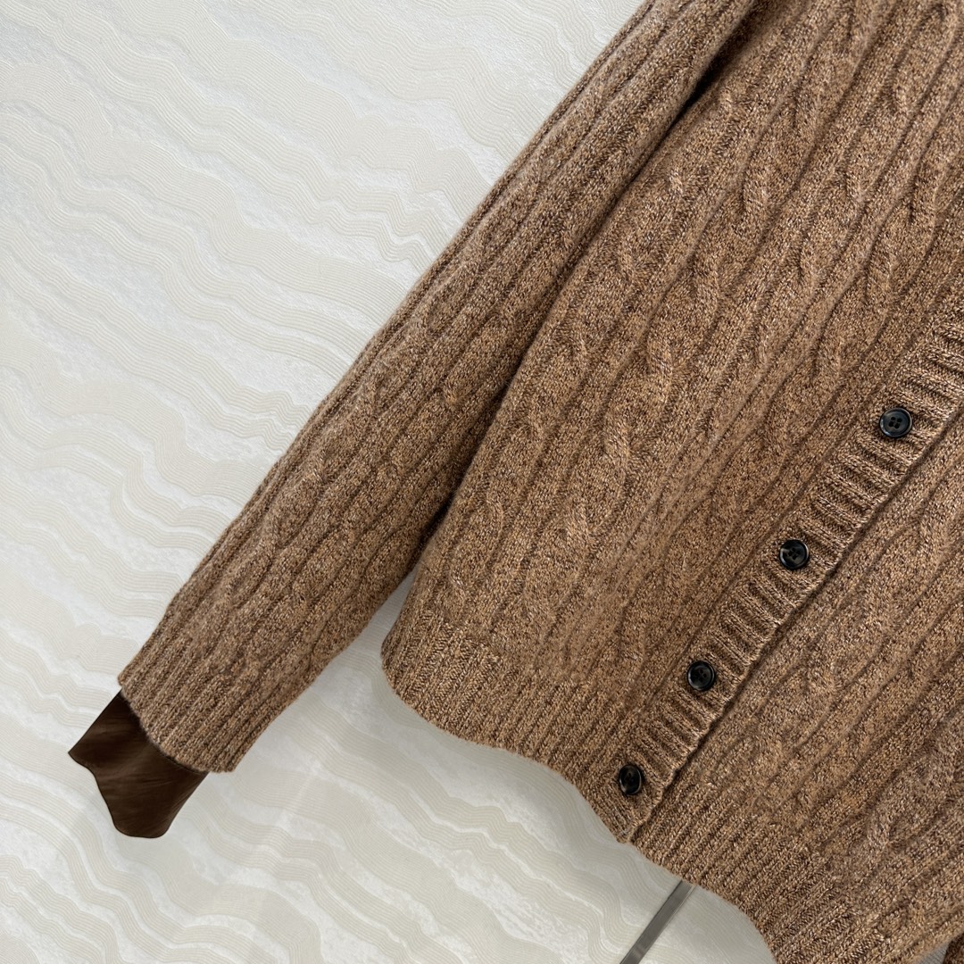 高端原单品质❤️ED高智感穿搭。高圆圆同款，长期主义气质羊绒开衫外套！定制丝棉内衬设计，品质控必入！定染