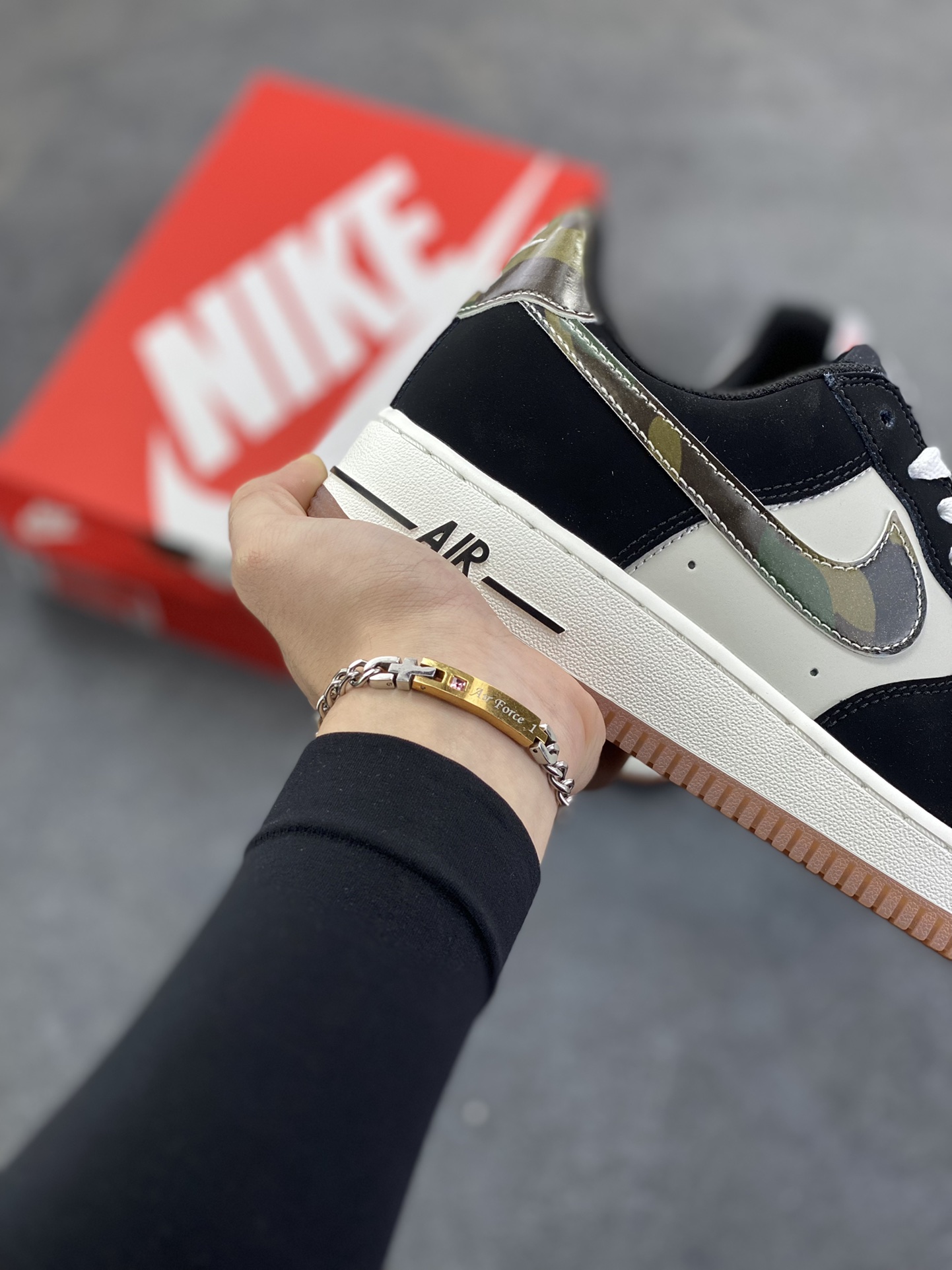 图片[6]-NK Air Force 1 空军一号 翻毛黑生胶 原楦头原纸板 打造纯正空军版型#专注外贸渠道 全掌内置蜂窝气垫 #原盒配件 原厂中底钢印、拉帮完美 货号：HQ1967-100 尺码：36 36.5 37.5 38 38.5 39 40 40.5 41 42 42.5 43 44 44.5 45-选品中心