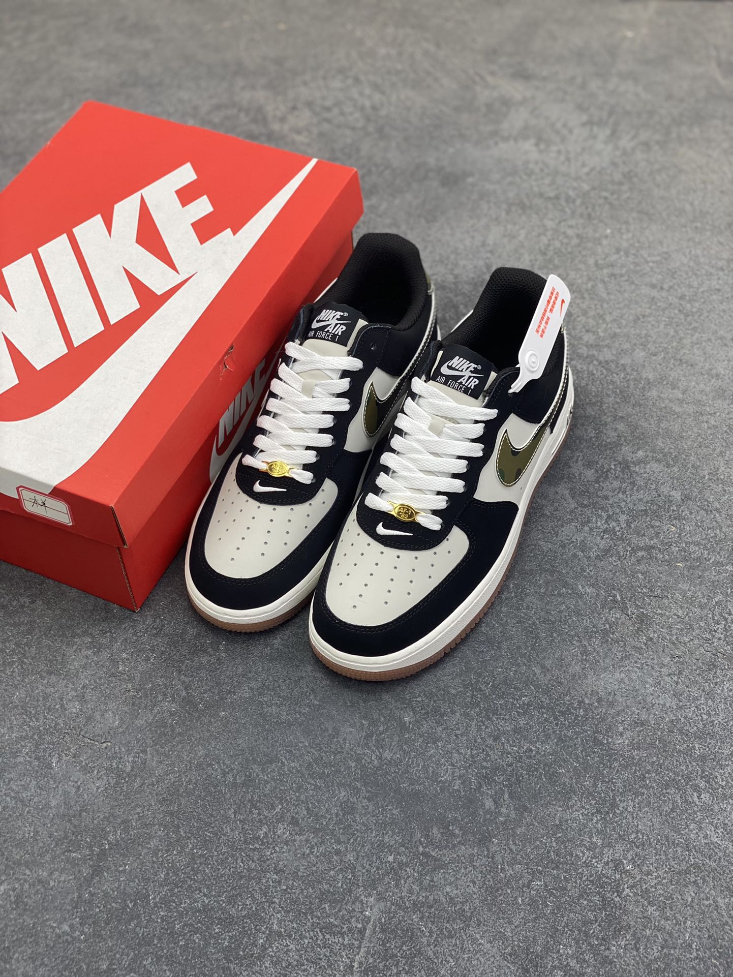 图片[8]-NK Air Force 1 空军一号 翻毛黑生胶 原楦头原纸板 打造纯正空军版型#专注外贸渠道 全掌内置蜂窝气垫 #原盒配件 原厂中底钢印、拉帮完美 货号：HQ1967-100 尺码：36 36.5 37.5 38 38.5 39 40 40.5 41 42 42.5 43 44 44.5 45-选品中心