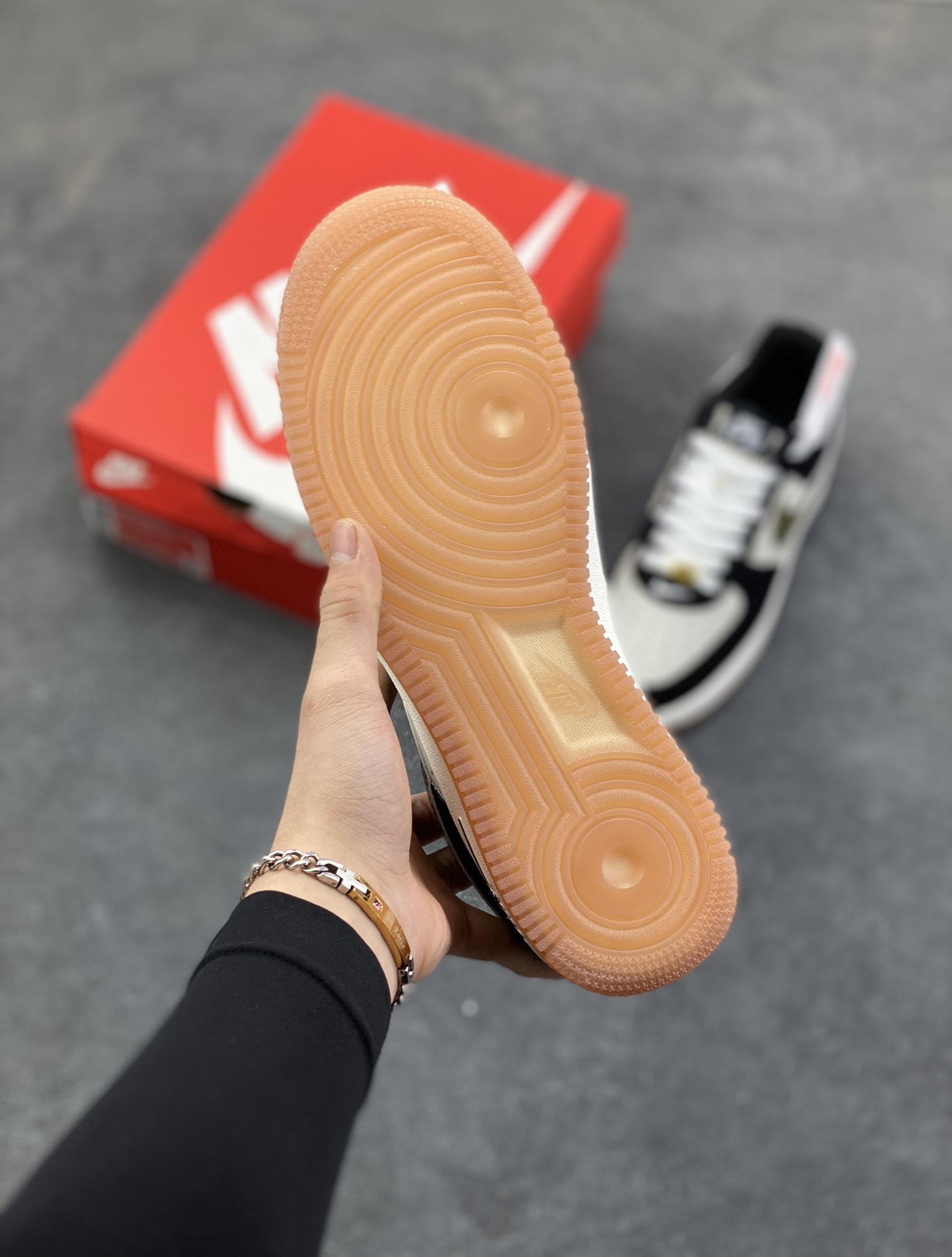 图片[5]-NK Air Force 1 空军一号 翻毛黑生胶 原楦头原纸板 打造纯正空军版型#专注外贸渠道 全掌内置蜂窝气垫 #原盒配件 原厂中底钢印、拉帮完美 货号：HQ1967-100 尺码：36 36.5 37.5 38 38.5 39 40 40.5 41 42 42.5 43 44 44.5 45-选品中心